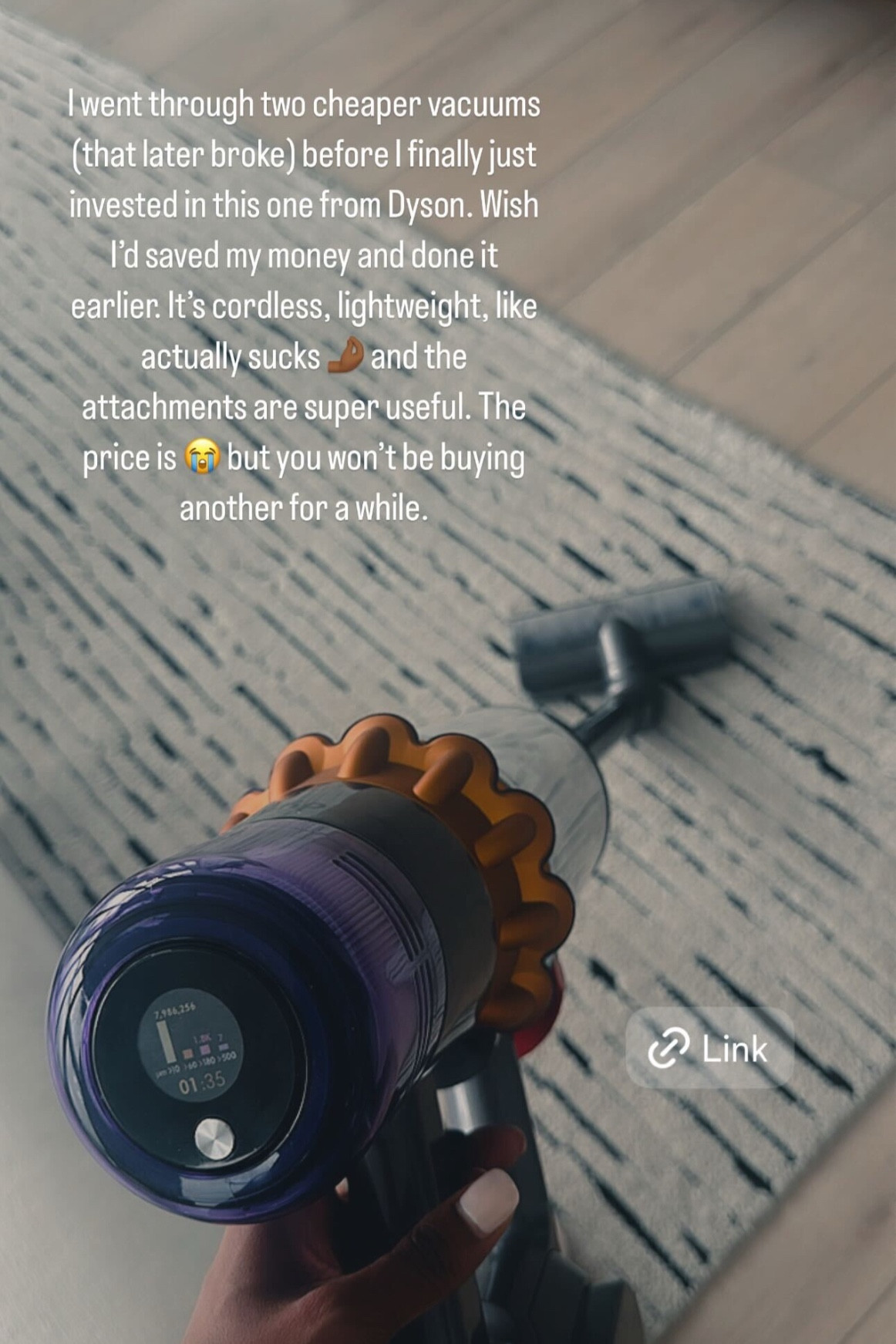 Cordless, lightweight, like
actually sucks and the
attachments are super useful.

#vacuum #life #cleaning 