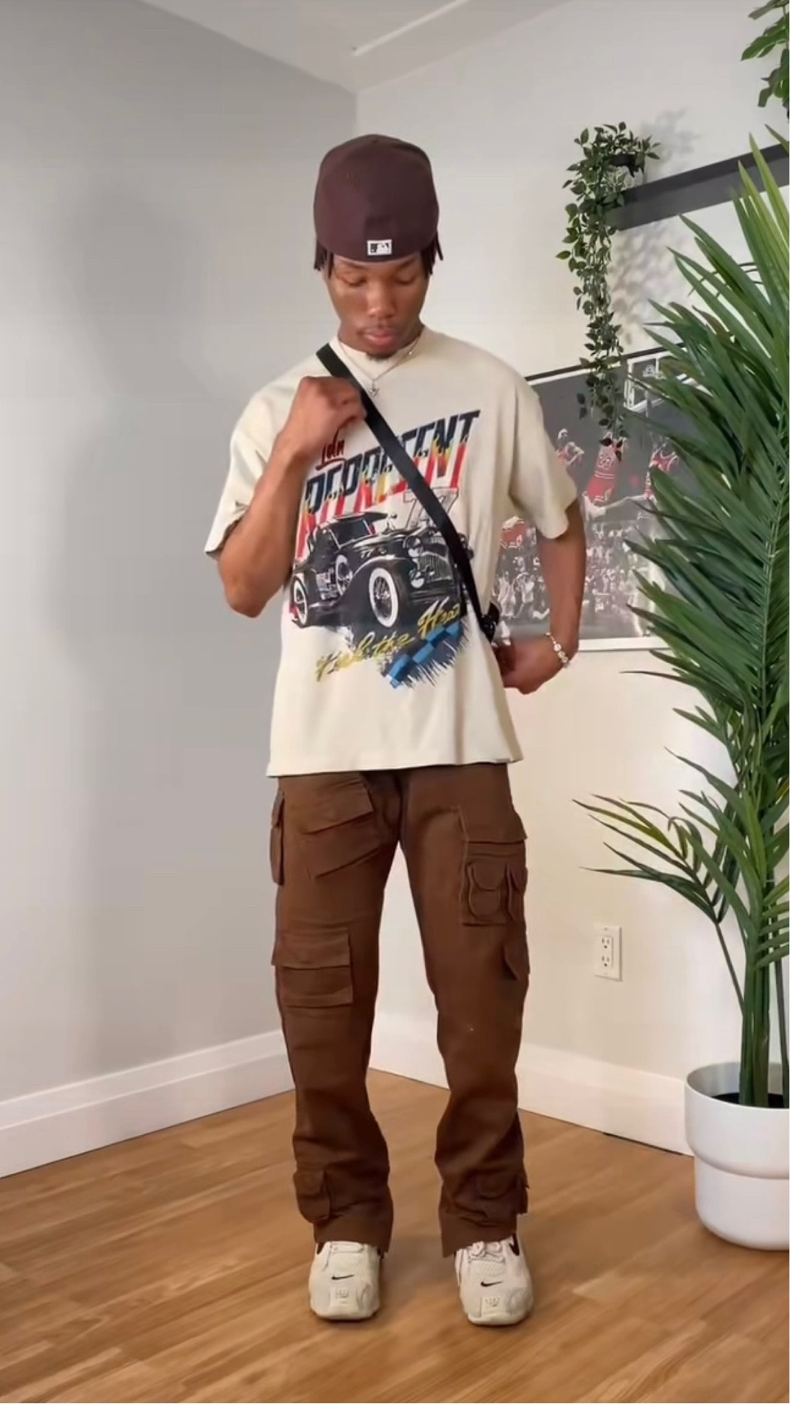 Casual earth tones outfit 
Basic graphic tee + Brown Cargo pants + crossbody and a fitted hat 👌

#LTKmens #LTKstyletip #LTKU