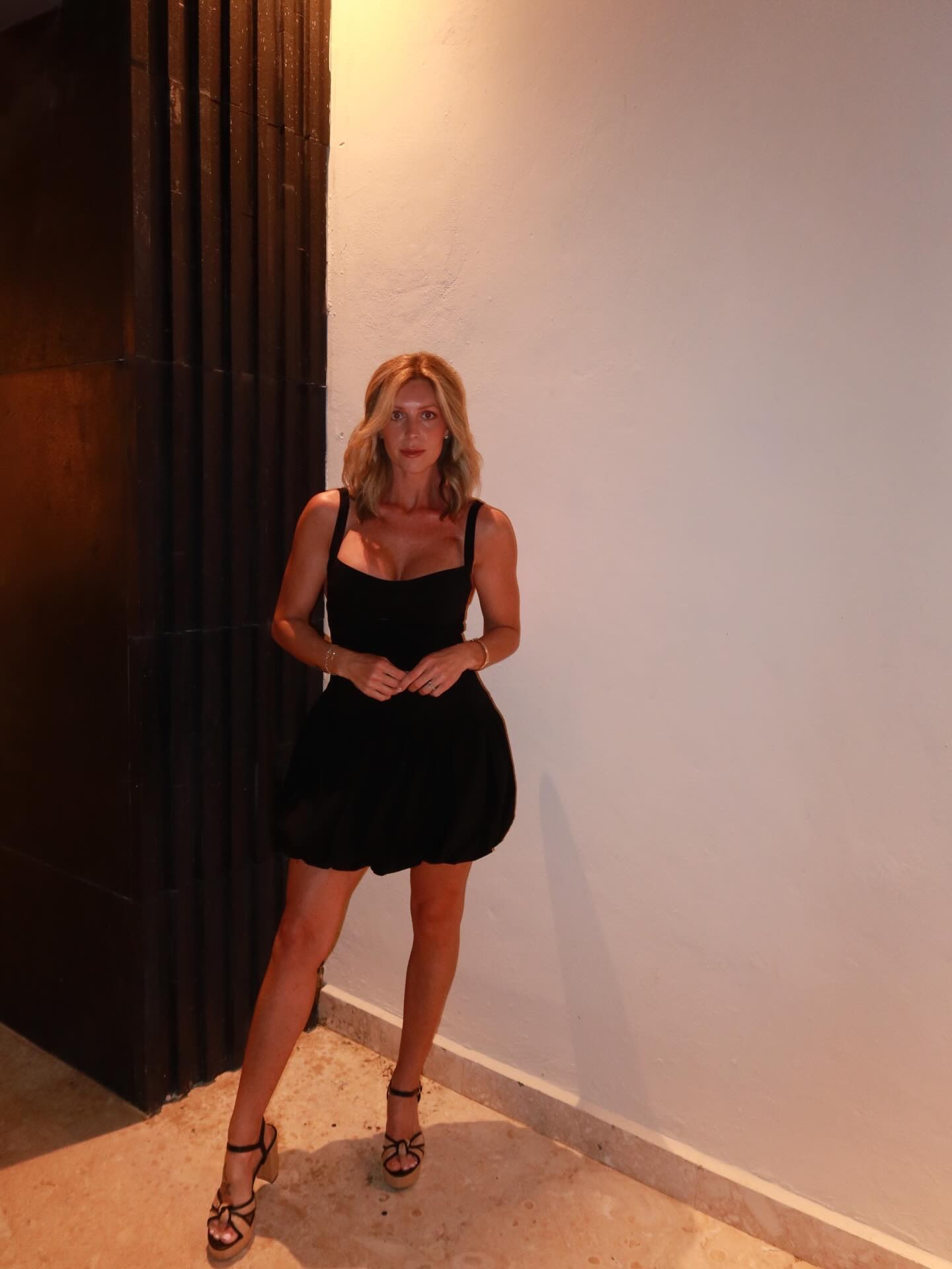 Serving LBD energy.✨🖤
.
.
.
#lbd #confidence #vacationvibes #styleover40 #over40