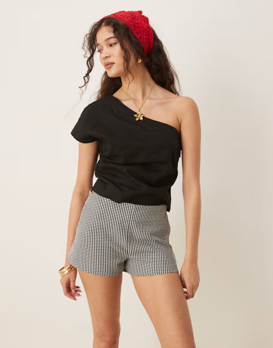 Abercrombie & Fitch mid rise tailored shorts in black gingham-White | ASOS (Global)