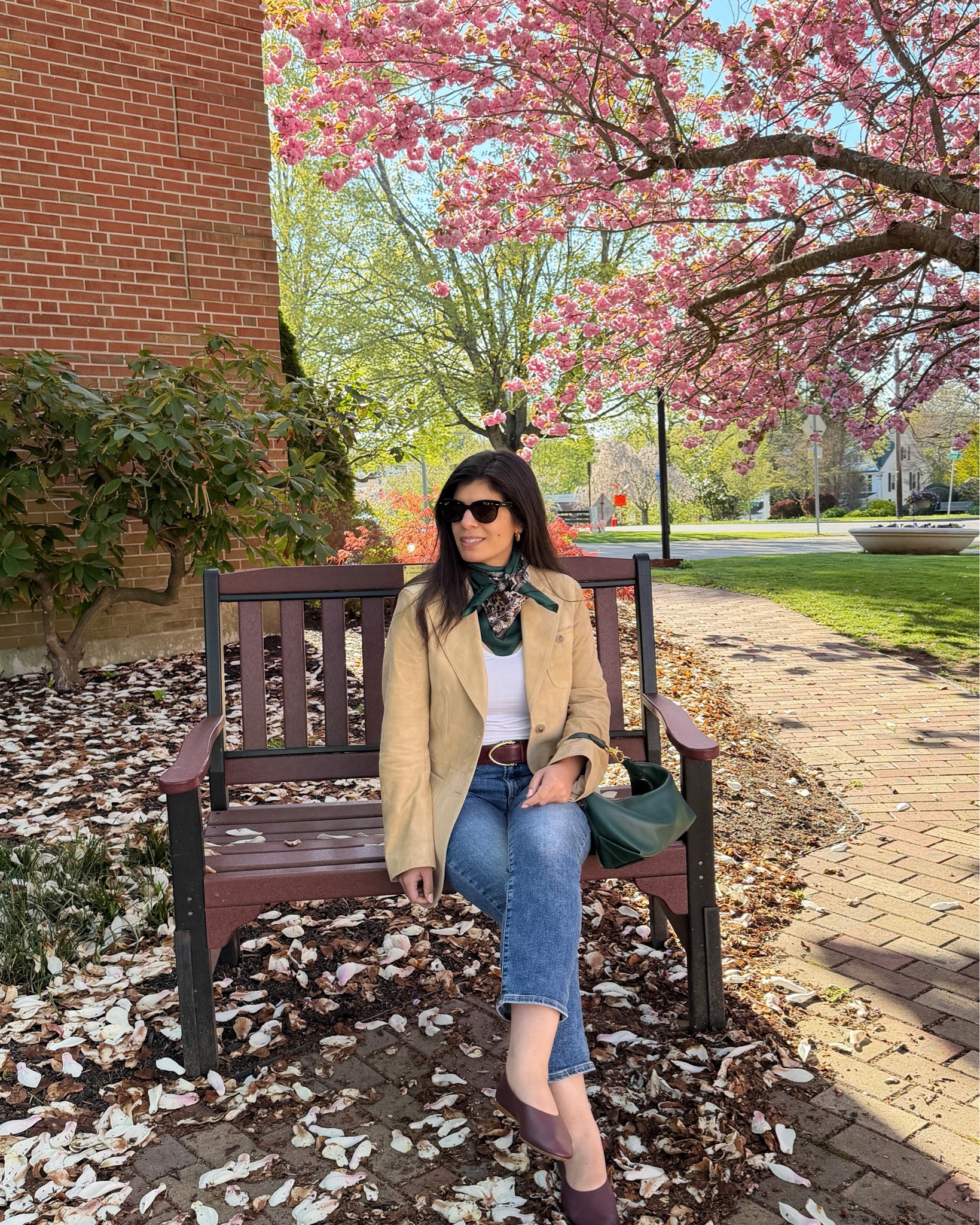 Leather jacket season in Connecticut is nearly as short as blossom season - especially in that I’m posting these photos and both times have passed. While the past few weeks have been a weather rollercoaster, creeping up into the 80°s only to then plummet to the 50°s, it would appear the days of denim and extra layers are coming to an end. 

@bananarepublic Suede Blazer
@wearnumi Tee
@athleta Jeans
@everlane Flats
@coach Belt
@laurenralphlauren Bag
@bananarepublic Scarf

(Literally almost everything thrifted from @thredup)