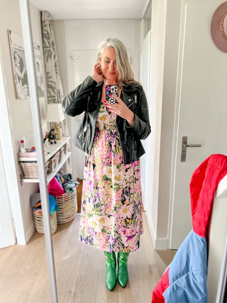 Outfits of the week

Saturday, ready for a coffee date with a friend. Wearing a floral spring dress and a leather biker jacket (Claudia Strater) to add some edge. Green western boots (Sacha) to add fun. 

#LTKunder50 #LTKstyletip #LTKeurope