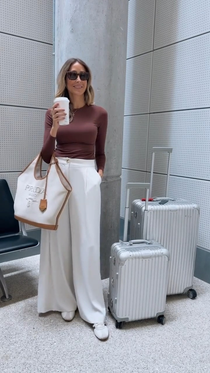 Airport outfit that I love so much! Elegant, stylish, and comfortable.
Fits true to size and I’m wearing size small
Travel outfit
Airport outfits

#LTKU #LTKTravel #LTKootd