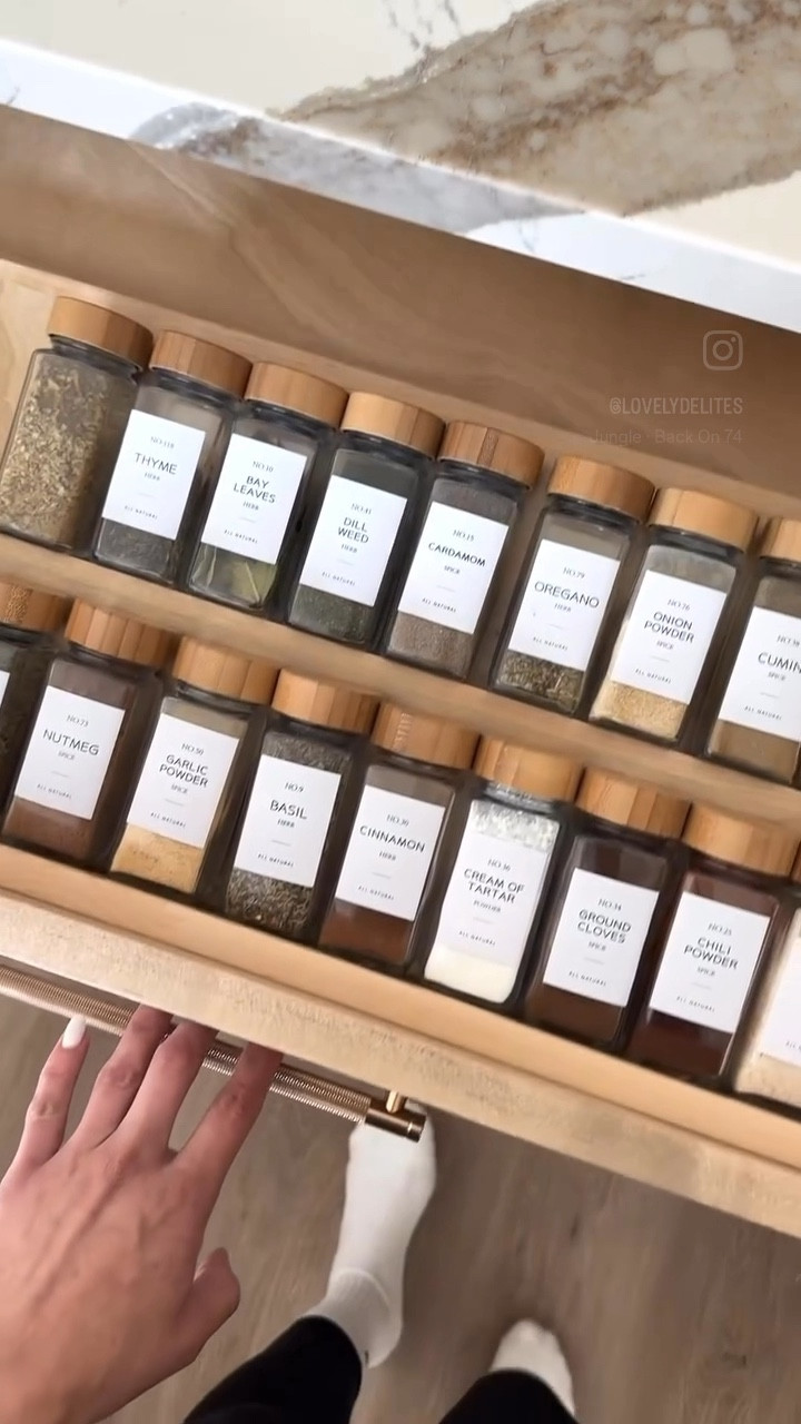 Everything you need for an organized spice drawer ✨ It makes such a difference! 