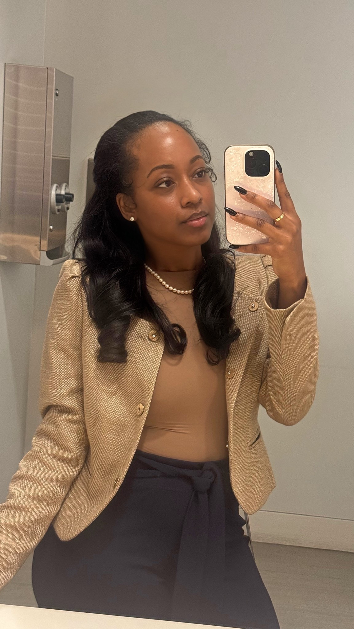 Neutral layering for your next office day 🤎
— structured blazer
— sleek bodysuit
— relaxed tie-waist pant
— simple pearls + gold accents


#LTKWorkwear #LTKStyleTip #LTKSeasonal