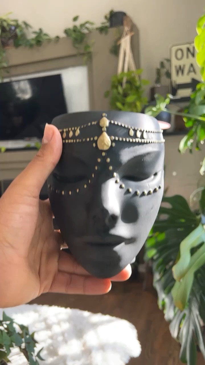 This face planter is everything… grab one for yourself or the plant person in your life 🖤

#LTKU #LTKhome #LTKGiftGuide