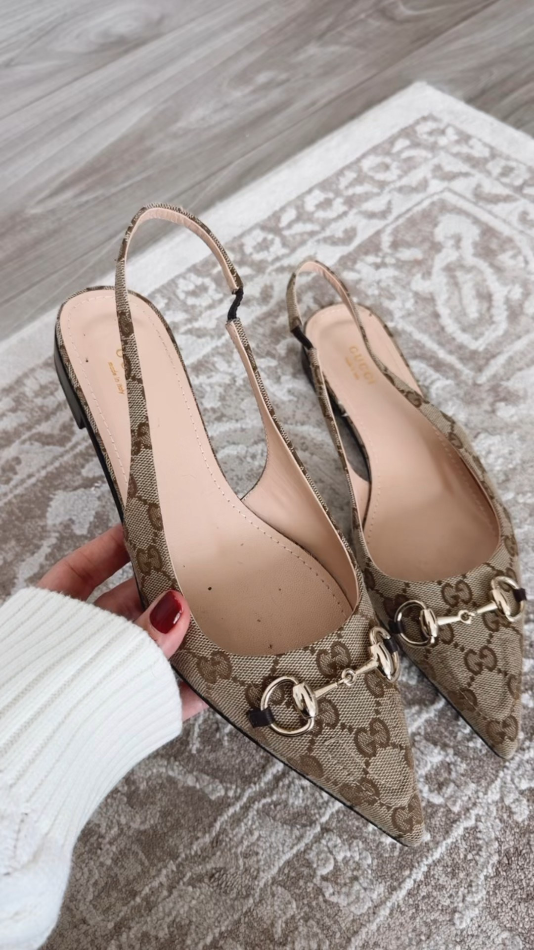 Fall shoes - this Gucci flat is so beautiful and stylish, it can elevate any outfit. Runs true to size 

#LTKShoeCrush #LTKU #LTKSeasonal