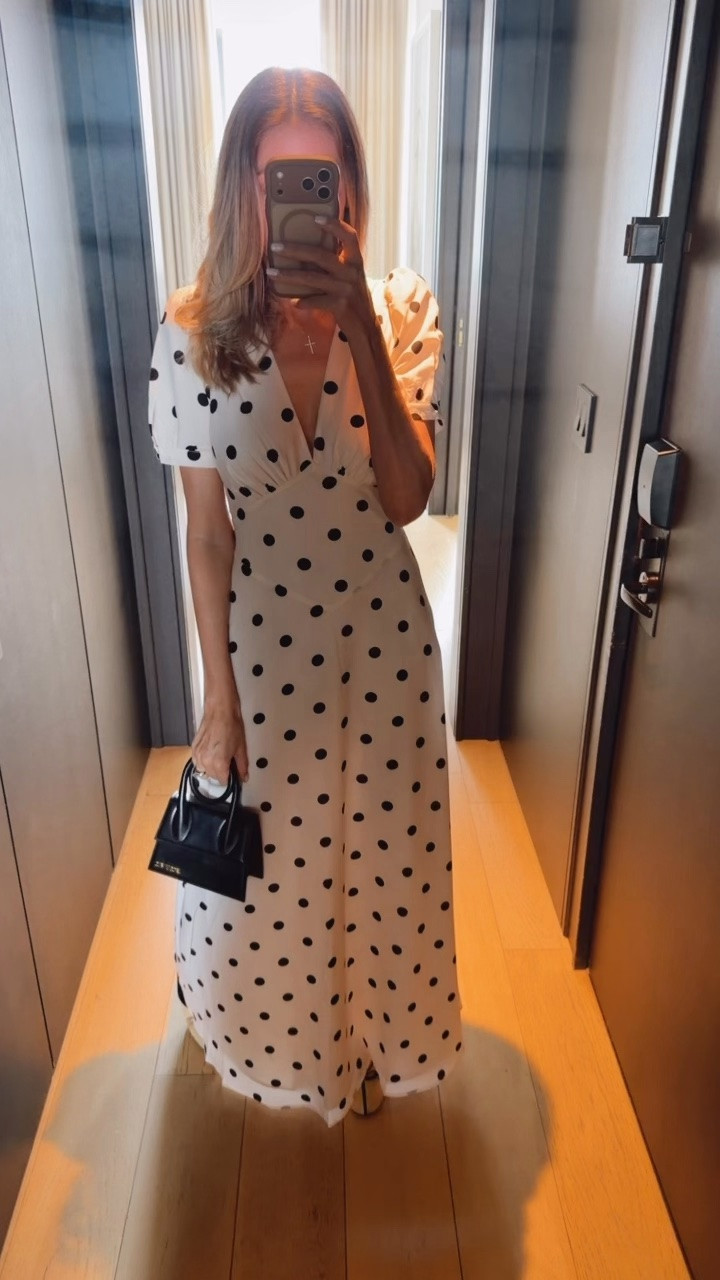 Stunning and feminine 
Runs tts , wearing small 
I am 5’9” for your reference

#LTKOver40 #LTKSeasonal #LTKTall