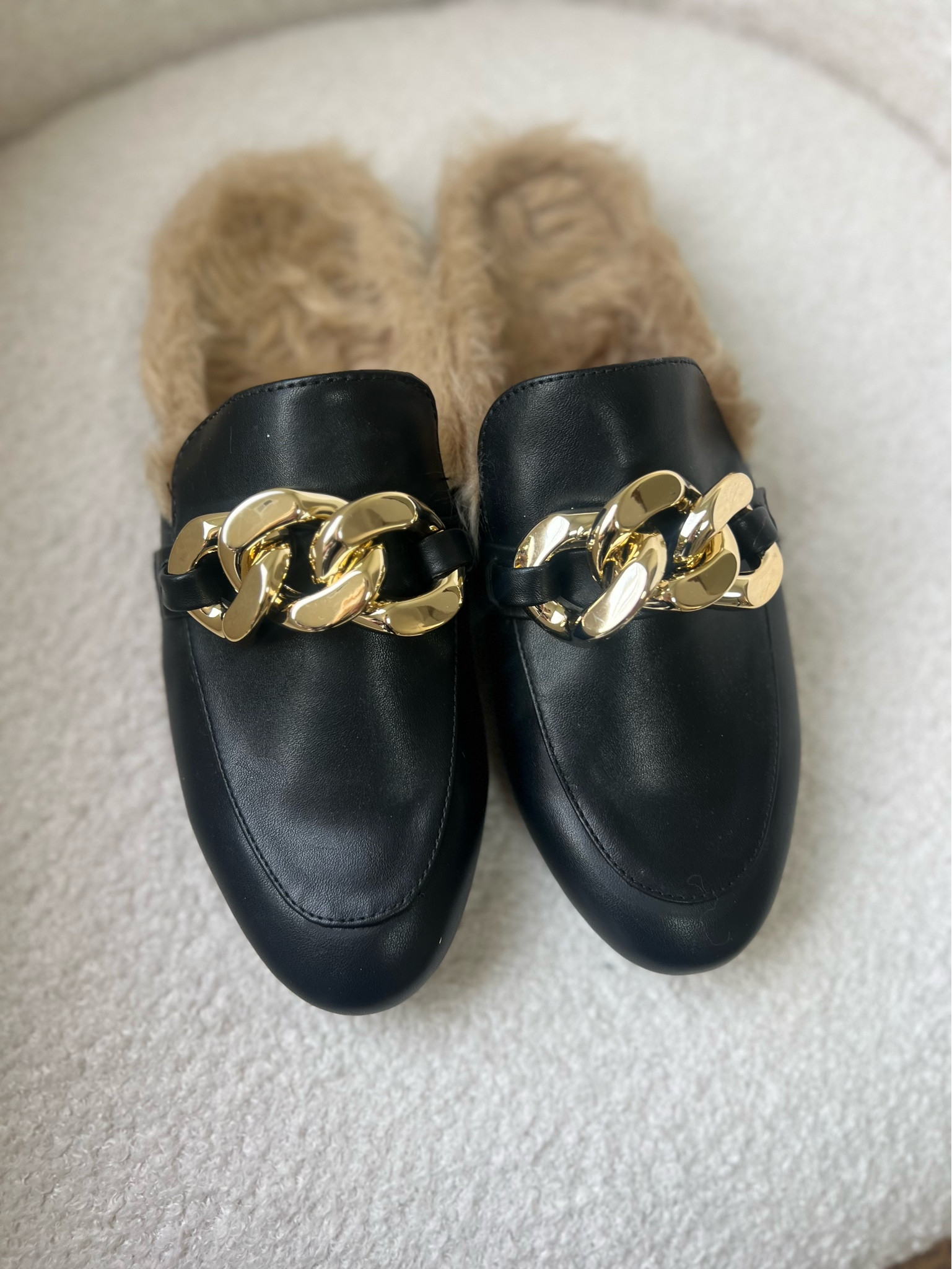  ✨Tap the bell and ❤️ for over 40 fashion, midlife style, midsize fashion and luxury looks for less. 

4 must have shoes in your wardrobe.

1. Gucci fur Princeton look for less
2. Tasman Ugg slipper look for less
3. Sam Edelman Chelsea 
4. Beige slingback kitten heels

👑"Helping you look good, feel good!" - Lindsey Denver boots look for les


⬇️Sizing information:
All run tts 

👑"Helping you look good, feel good!" - Lindsey Denver


Over 40 mom, over 50, midlife, midsize fashion, size 10, size 12, size 8, ootd, perimenopause, gen X, body confidence, over 45, outfit inspiration, mom outfit


Follow my shop @Over40andmidlife on the @shop.LTK app to shop this post and get my exclusive app-only content!

#liketkit 
@shop.ltk
https://liketk.it/55wAX

Follow my shop @Over40andmidlife on the @shop.LTK app to shop this post and get my exclusive app-only content!

#liketkit #LTKSaleAlert #LTKOver40 #LTKShoeCrush
@shop.ltk
https://liketk.it/55wBA