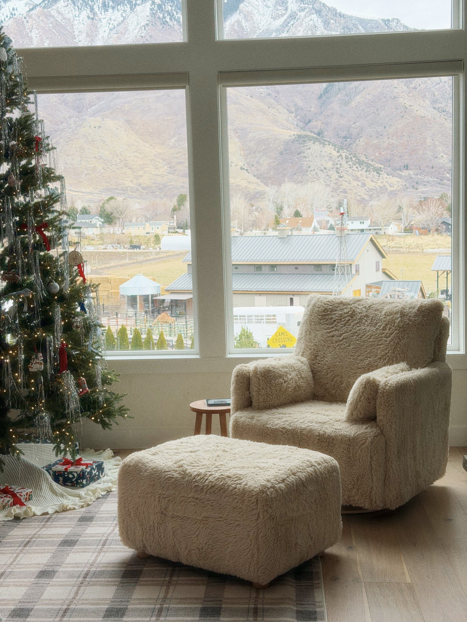 The cutest accent chair!! Makes our living room feel so cozy!! 


#LTKmomlife #LTKBaby #LTKHome