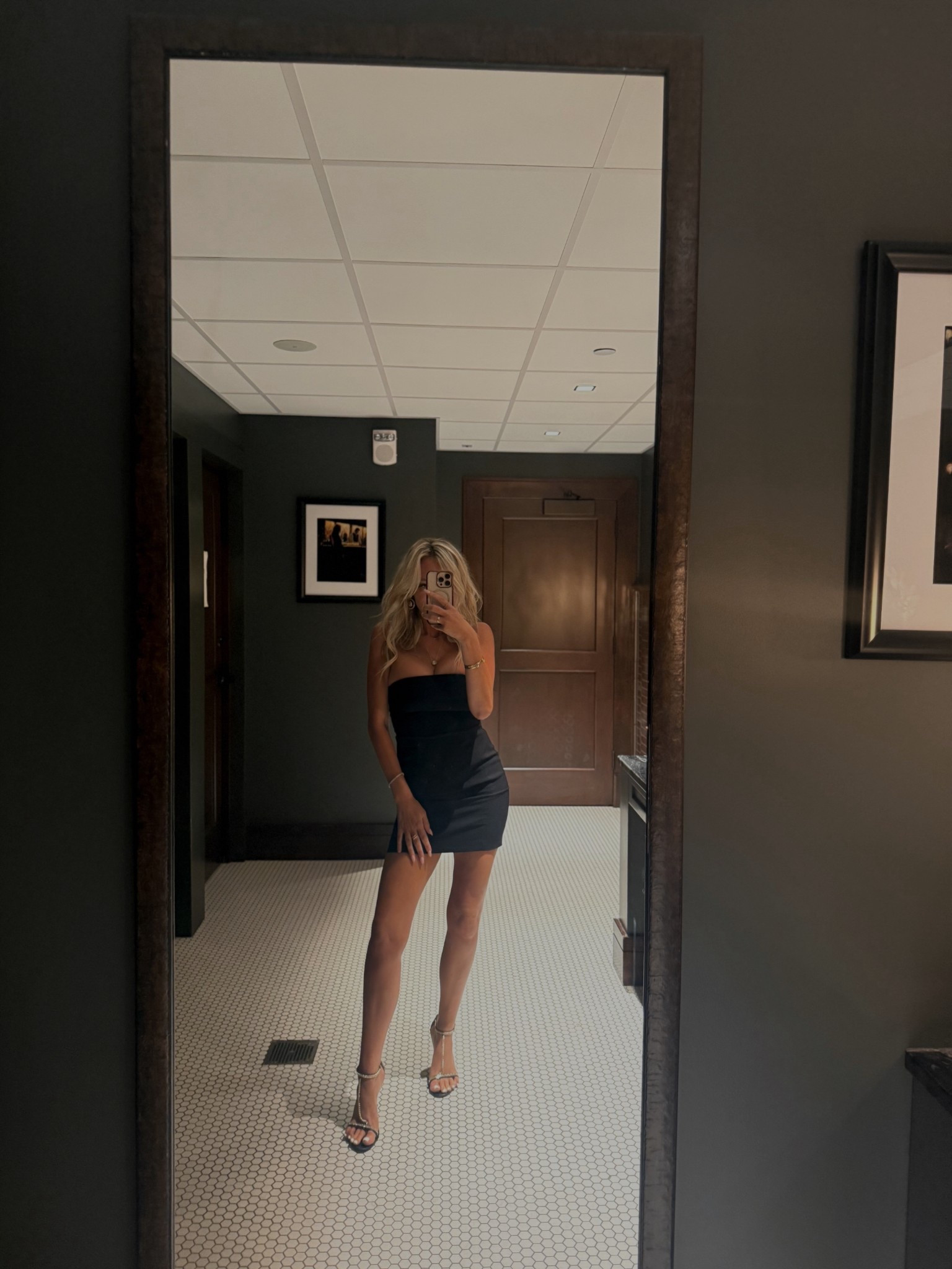 little black dress for a night out in nash 🖤
#nashville #nightout #fy #nordstrom

#LTKFindsUnder100