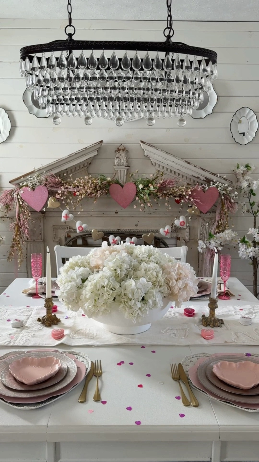 Valentines Day Dining Room Decor


#LTKValentine #LTKHome #LTKSeasonal