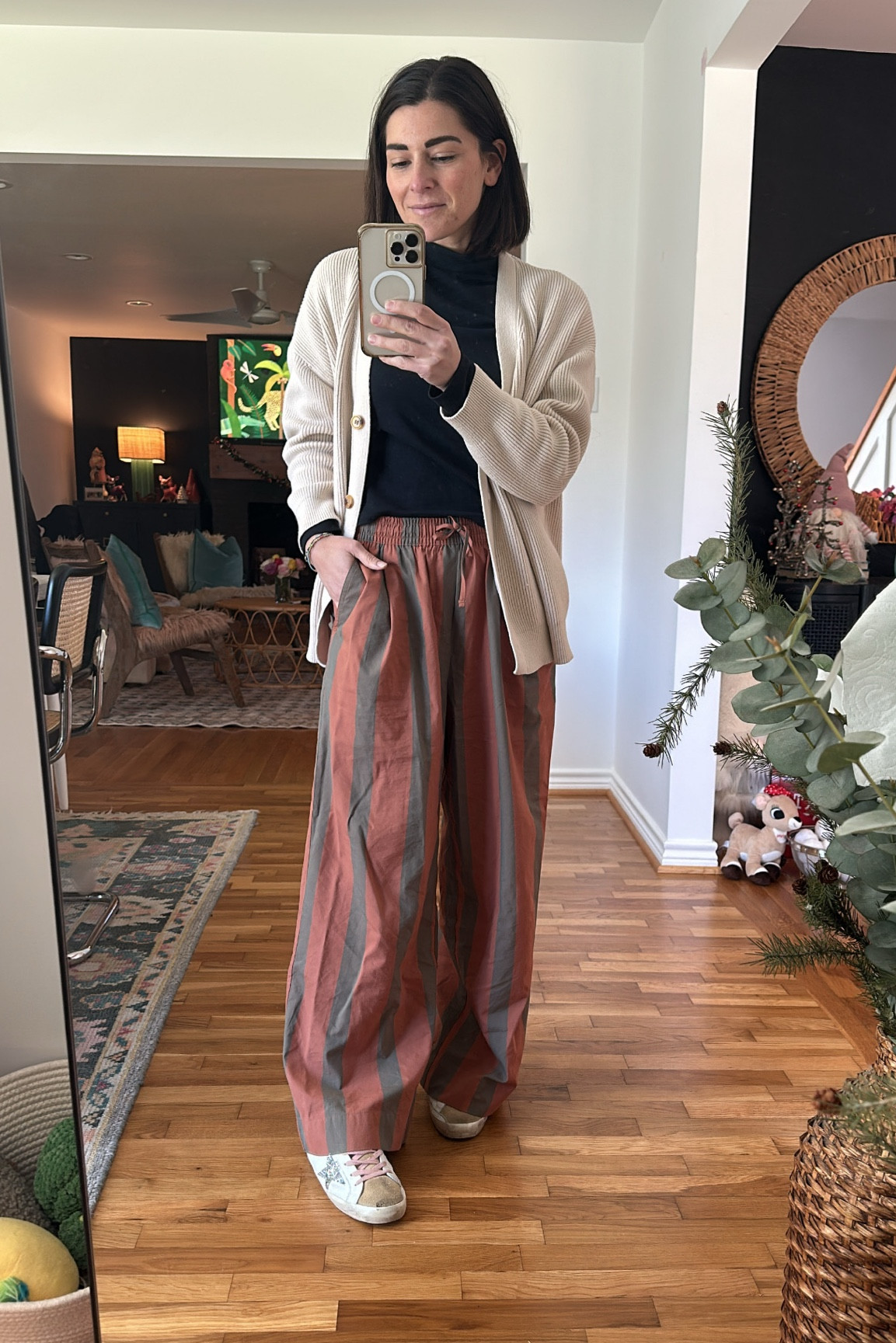 This look is 🔥 in my eyes! Comfy, casual but put together! I love finding alternatives to jeans and these are the perfect pants 🖤 

#LTKFindsUnder50 #LTKWorkwear #LTKFindsUnder100