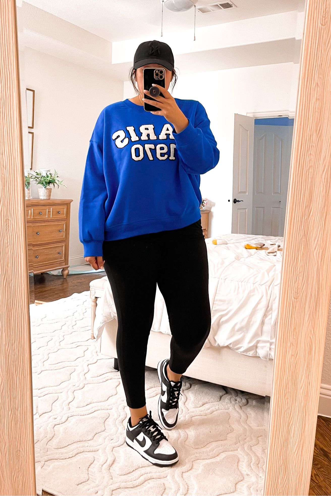 loving the blue sweatshirt from h&m 💙 I linked similar because this one I got in the store isn’t online : (
Sweatshirt - xl
Leggings - lg 
sweatshirt, leggings, ball cap, sneakers, Nike dunk low


#LTKSeasonal #LTKsalealert #LTKshoecrush