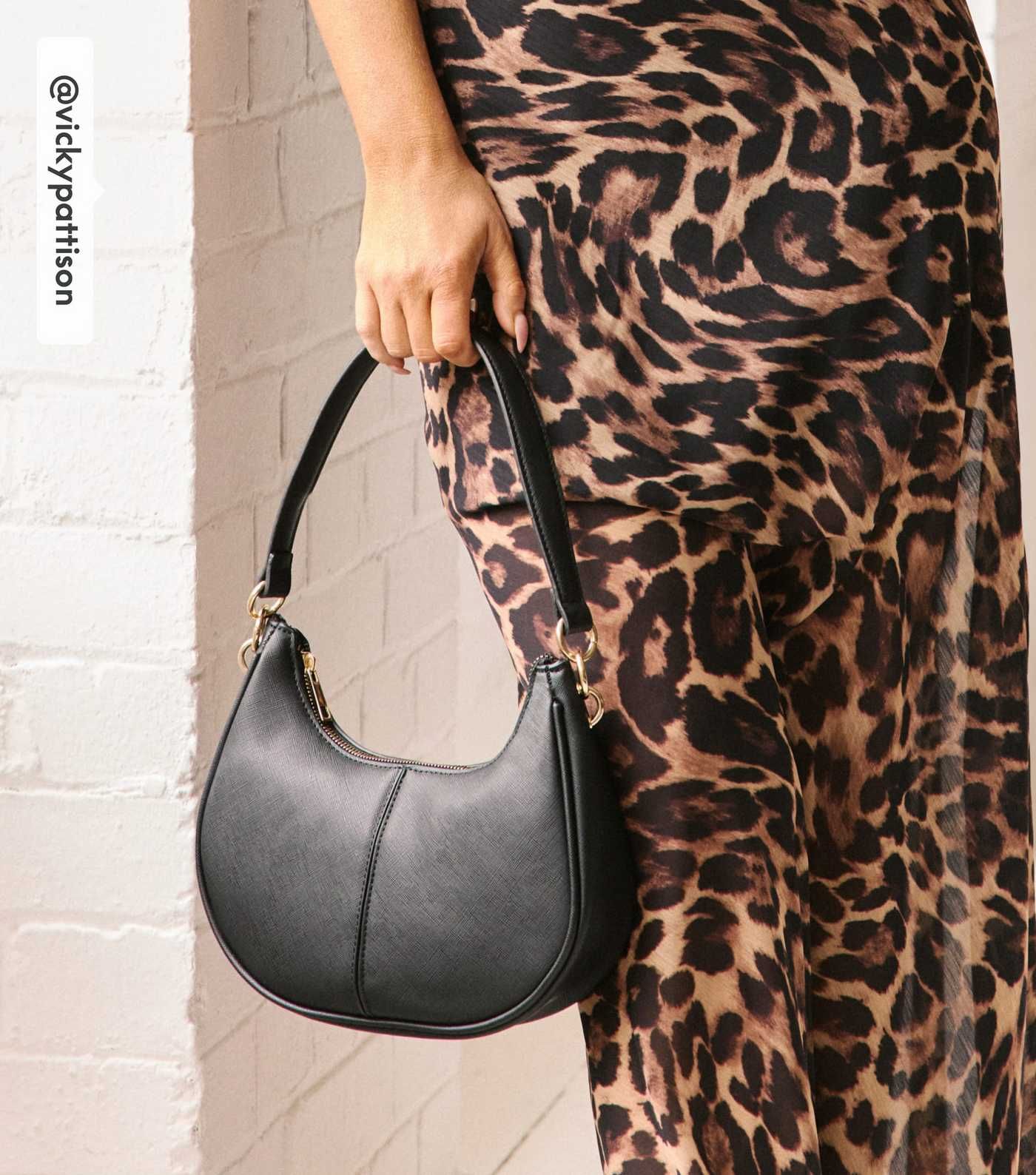 Black Leather-Look Scoop Shoulder Bag | New Look | New Look (UK)