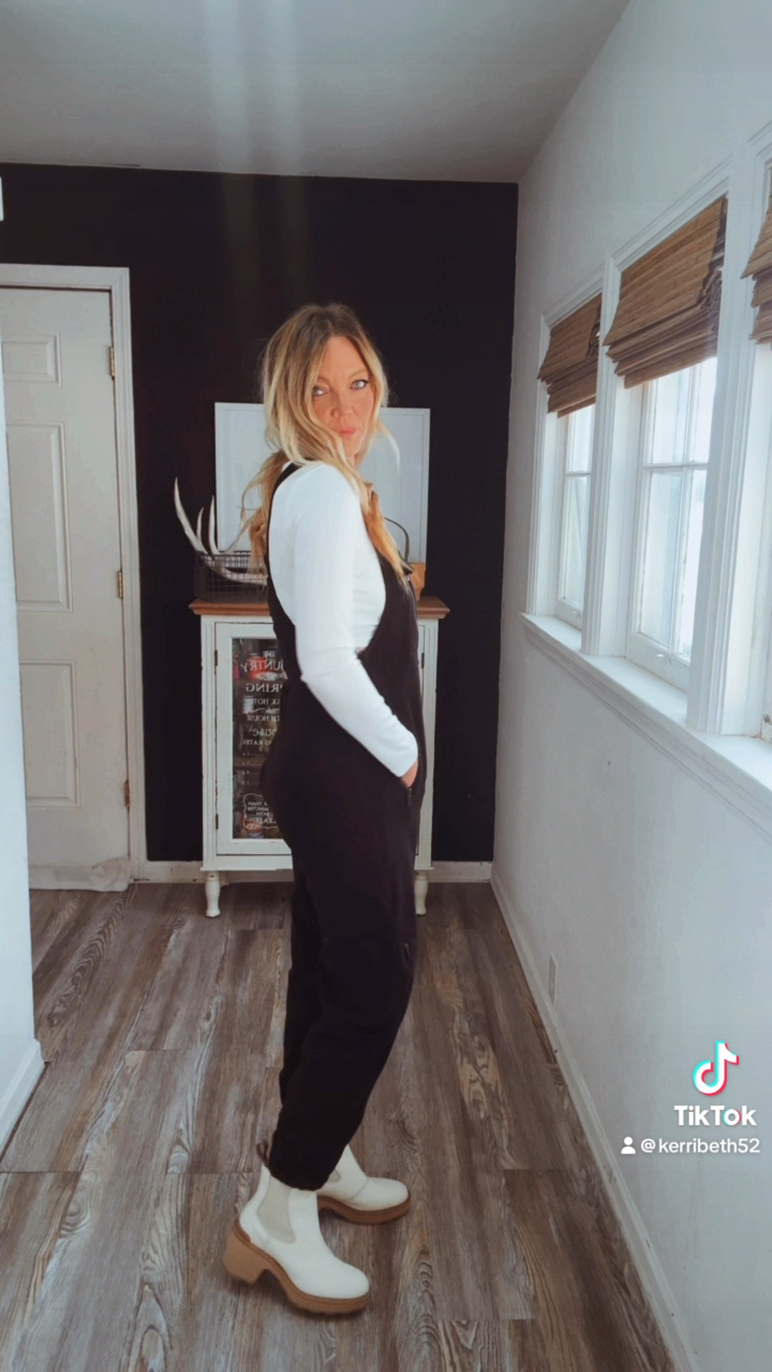 Fall in to winter finds 
5’7 150lbs 
#fallfinds #winter #sweater #fall

#LTKFindsUnder50 #LTKSeasonal #LTKShoeCrush