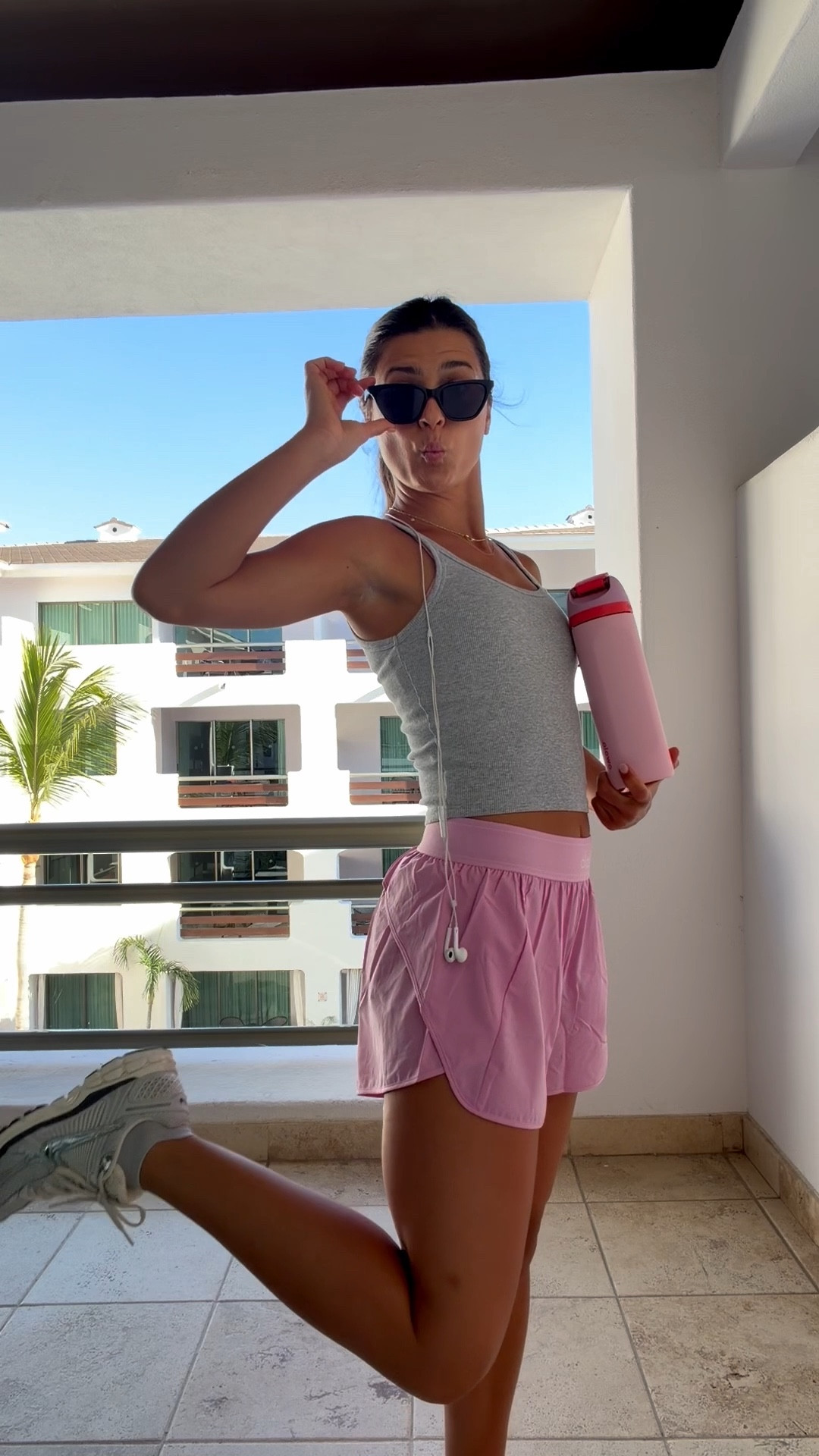 morning walk ootd 🙂‍↔️💃🏻




@Alo Yoga matching set, amazon grey tank 

#LTKfitnessgoals #LTKootd #LTKActive