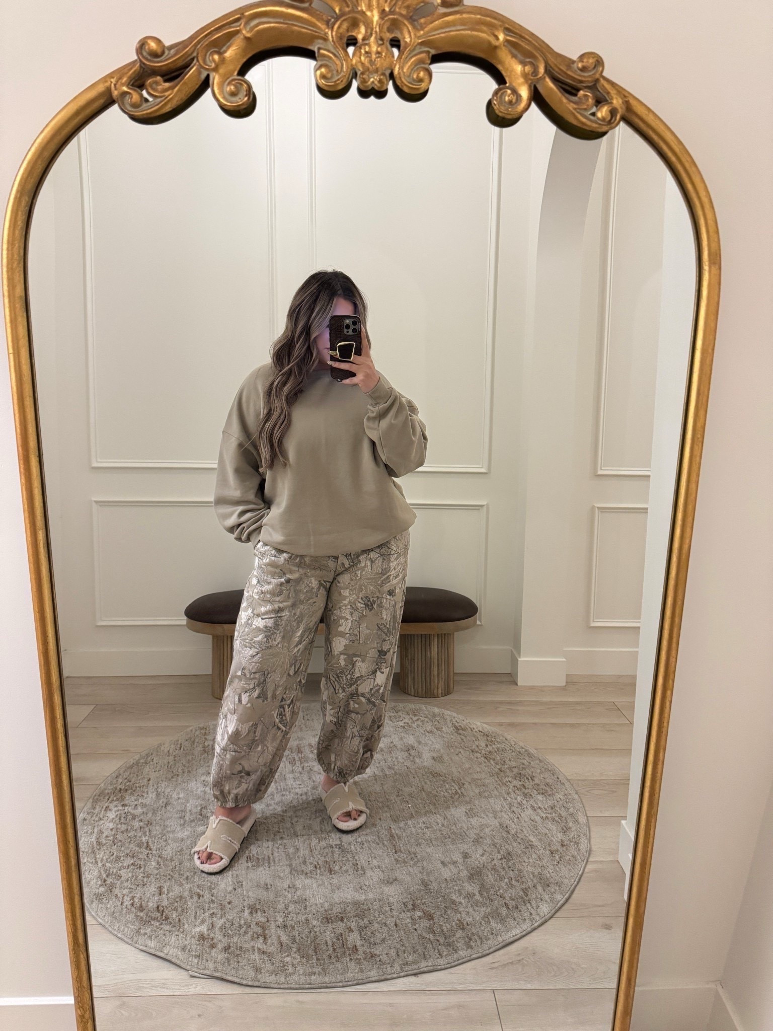 Comfy cozy 

Size xl in both 
Sandals tts 
#amazon #alo 

Follow my LTK @shaynaslife on the @shop.LTK app to view this post and get my exclusive app-only content!

#liketkit 
@shop.ltk
https://liketk.it/5zWWi

#LTKMidsize #LTKFindsUnder50 #LTKmomlife
