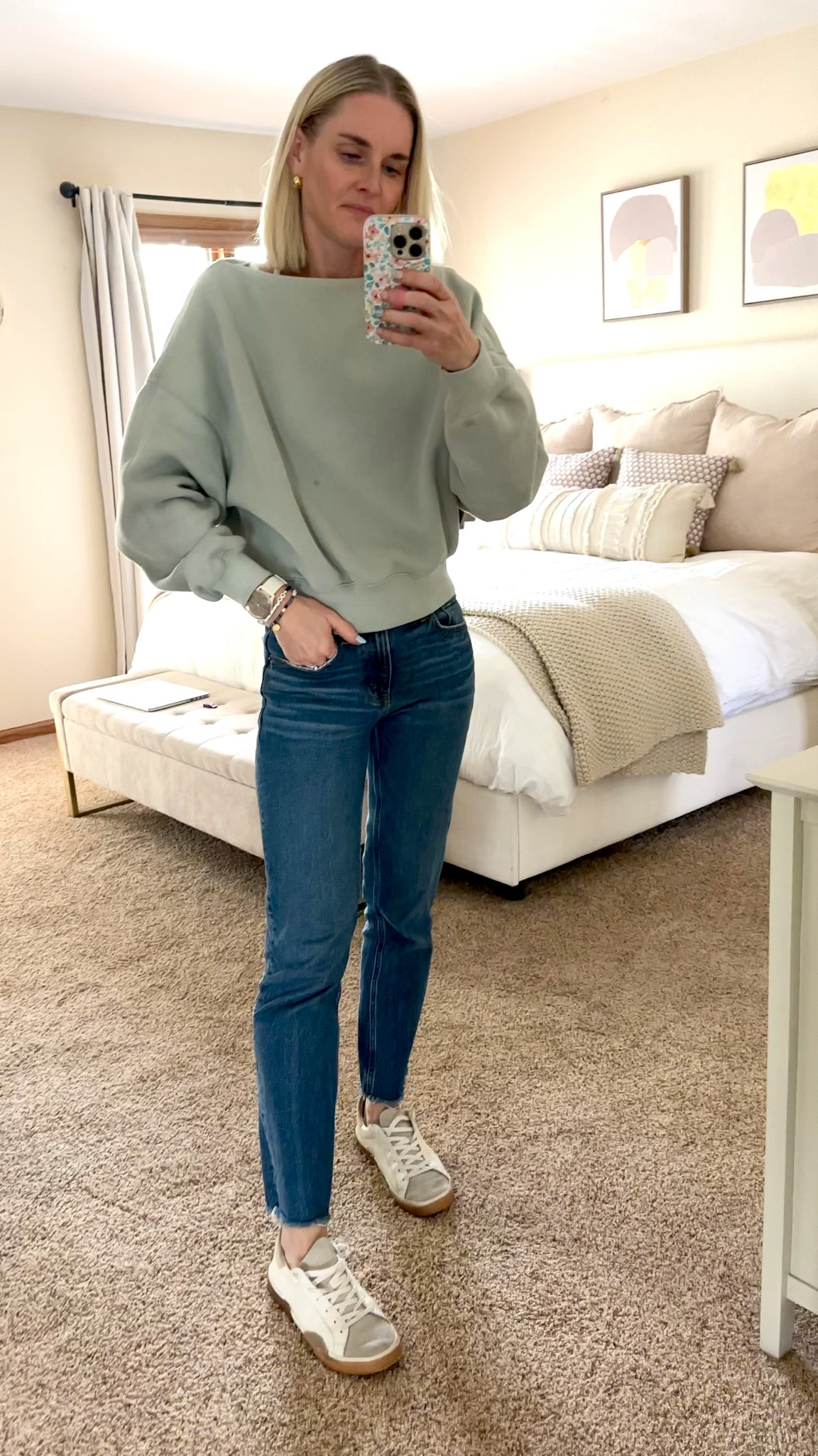 Abercrombie sweatshirt + jeans
I am wearing an S in the sweatshirt, and a 25S (short, for a cropped look) in the jeans.