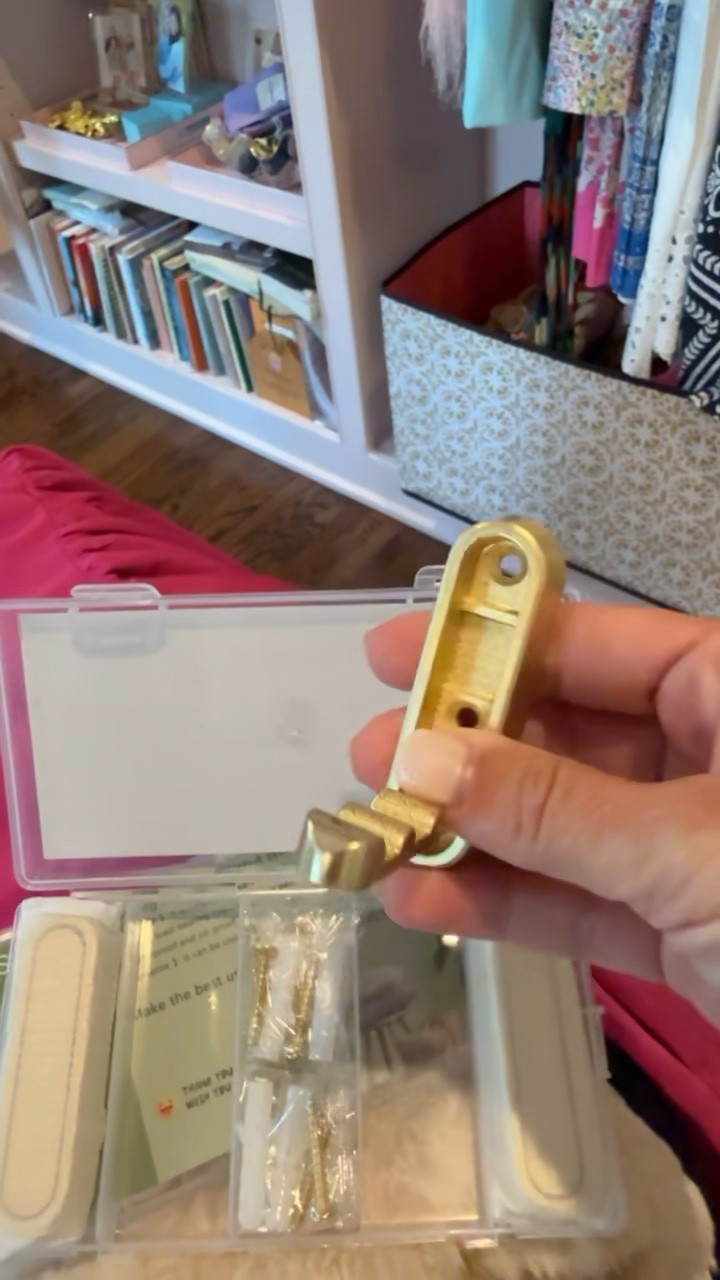So random, but I’m obsessed with these hooks. Yall know I like to share what works, and this is one of them!!

#LTKmomlife #LTKHome #LTKOver40