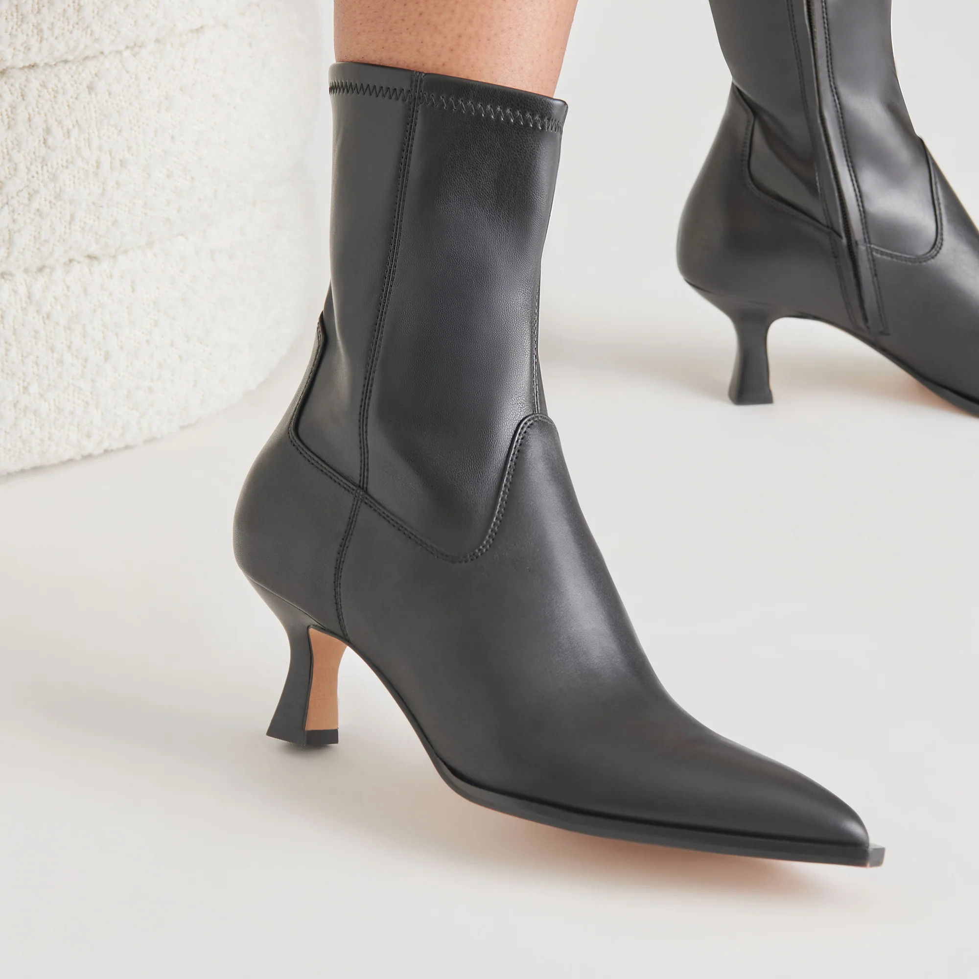 Arya Boots Black Leather | DolceVita.com