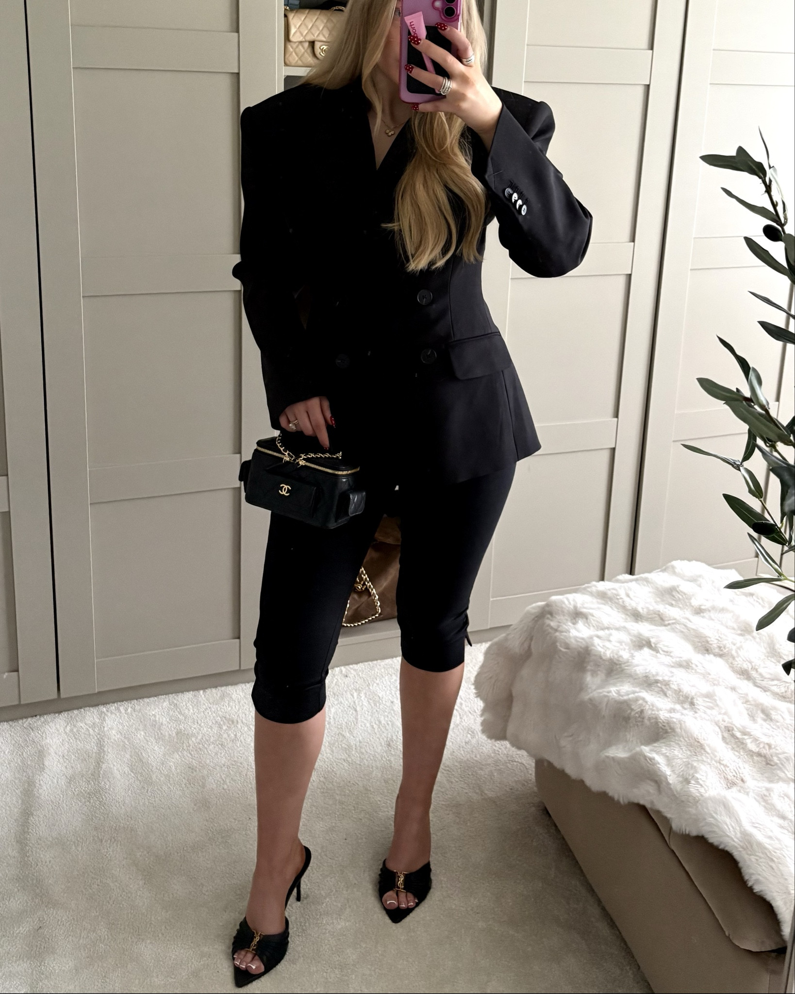 Capri Styling for SS26 🖤

Five simple ways to style capri trousers for Spring / Summer ☀️

Capris are BOA 
Suede jacket & Lace top: Zara 

#LTKuk #LTKstyletip #LTKspring