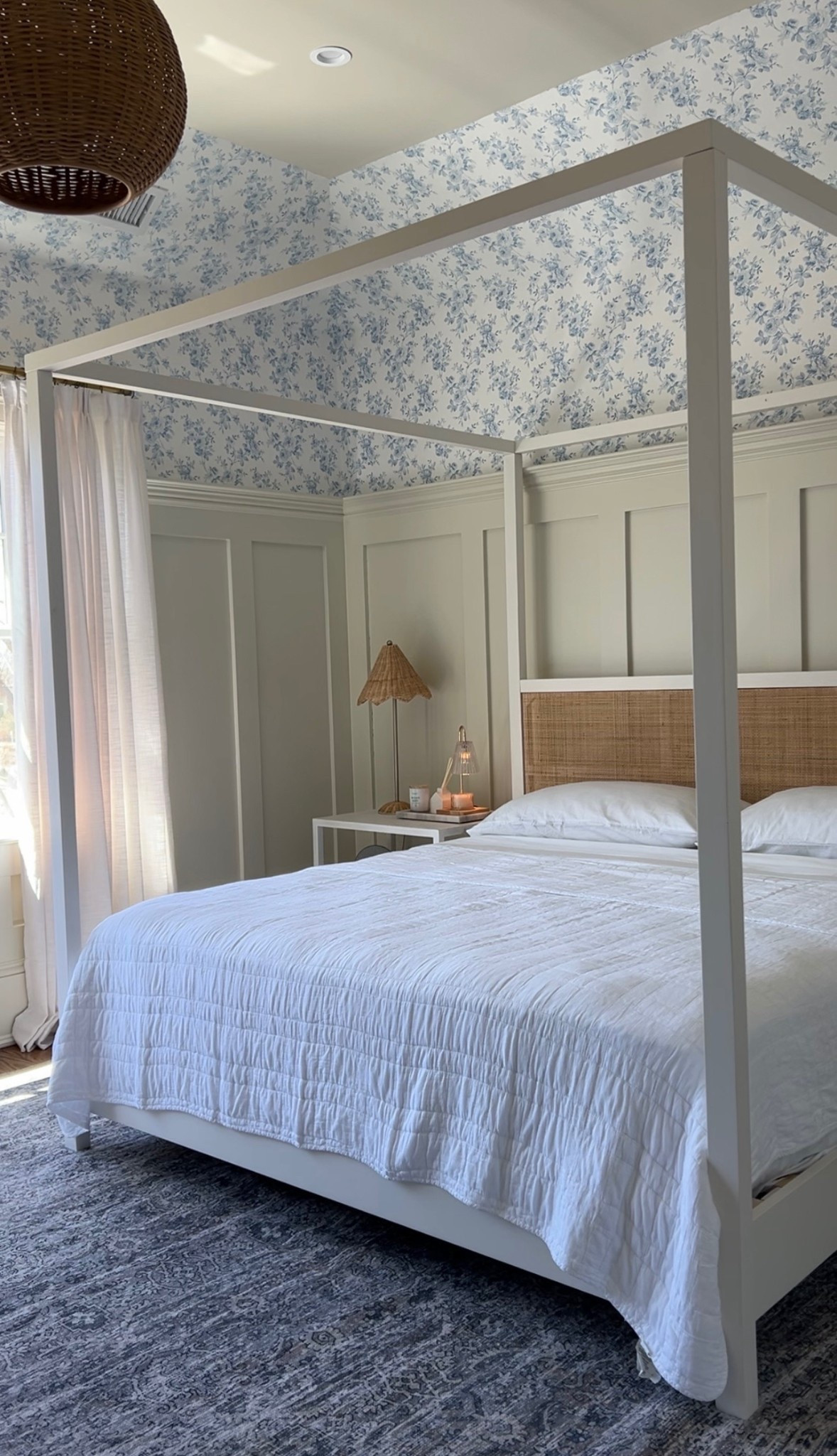 Starting a new season with fresh, crisp bedding from @brooklinen 🧺 So pretty, comes in tons of colors, and the best quality! #BrooklinenPartner