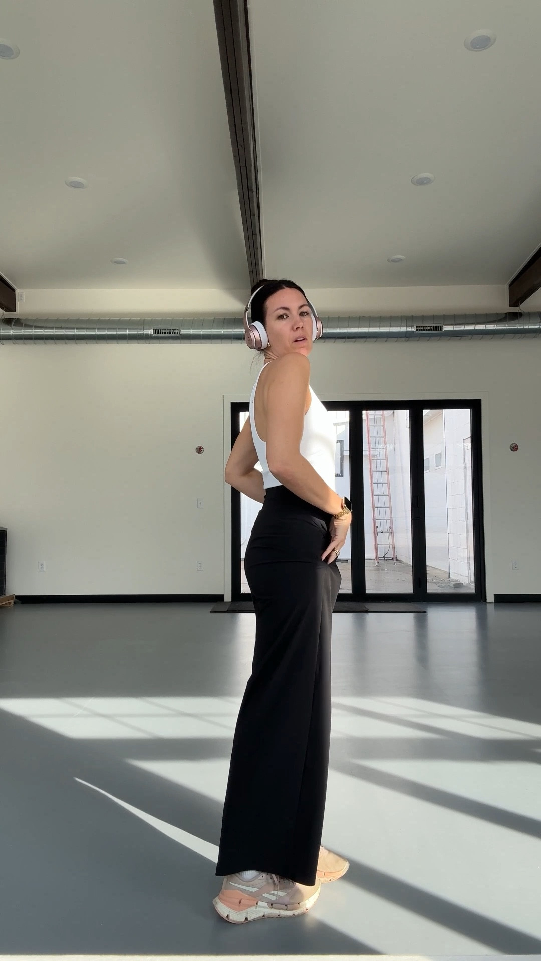 I am obsessed with these wide leg pants that double as my workout pants and my “work pants” 🤪. Oh and did I mention they come in more than one color?? Also this tank is from the same line and is soooo comfy I grabbed two!

#LTKActive #LTKfitnessgoals