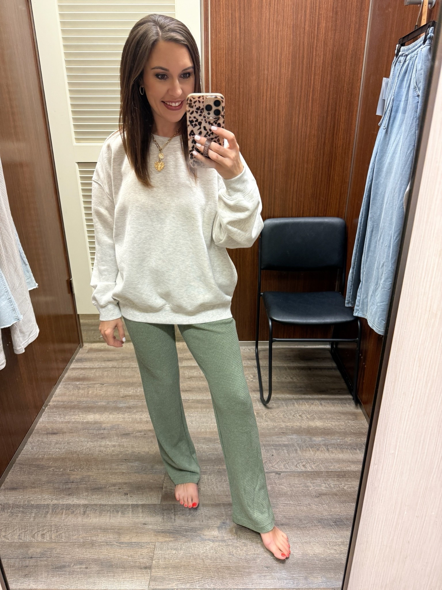 Super comfy outfit! I sized up to a medium in the sweatshirt. Both are buttery soft! Wearing xs in pants!