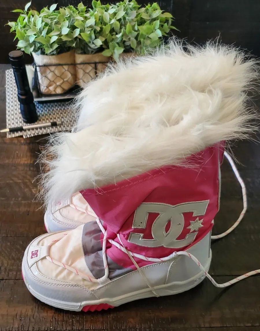 RARE WHITE AND PINK DC Fur Snow Boots- size 7 | eBay US