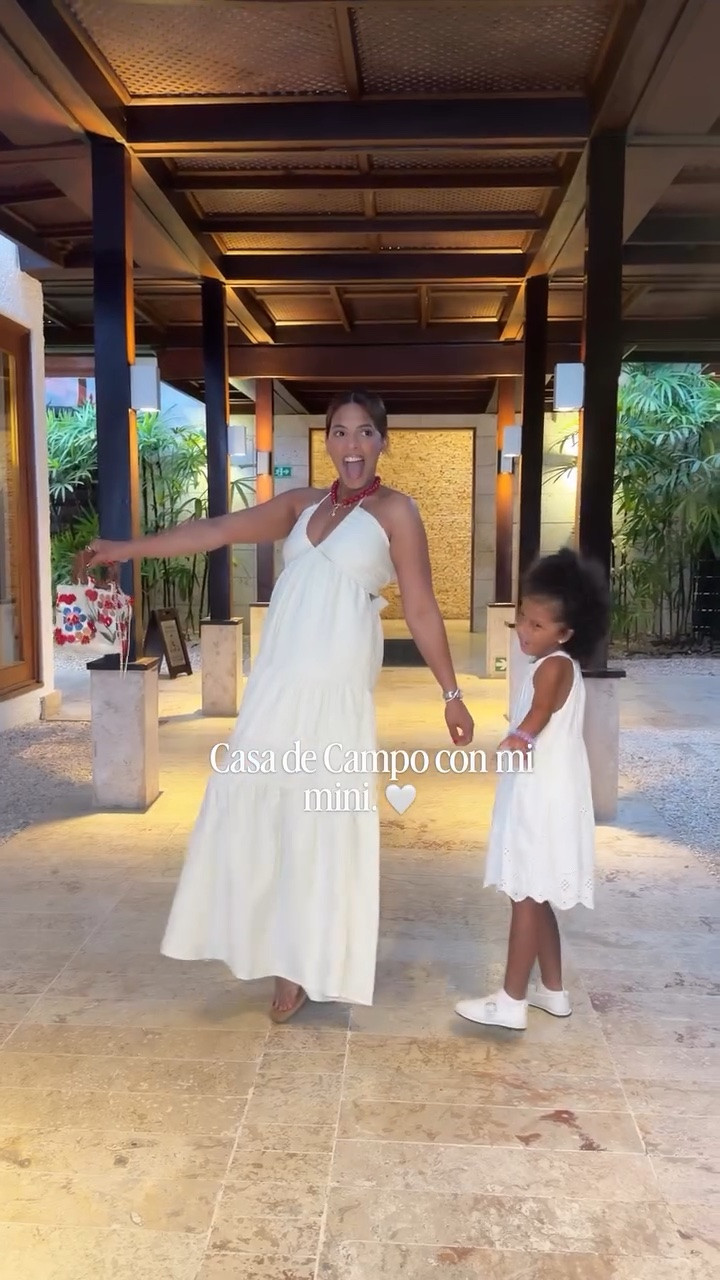 Momentos que quiero guardar para siempre. 🫶🌴

📍Casa de Campo, Rep. Dom. 🇩🇴

El vestido y los detalles del look están en mi LTK. ✨

#CasaDeCampo #MomAndDaughter #MatchingMoments #ResortStyle #DominicanRepublic
