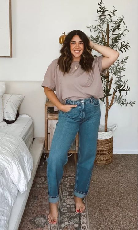 Casual mom look
T shirt and jeans comfy casual everyday fall look
Work from home, stay at home mom look, drop off outfit

#LTKSeasonal #LTKstyletip #LTKmidsize