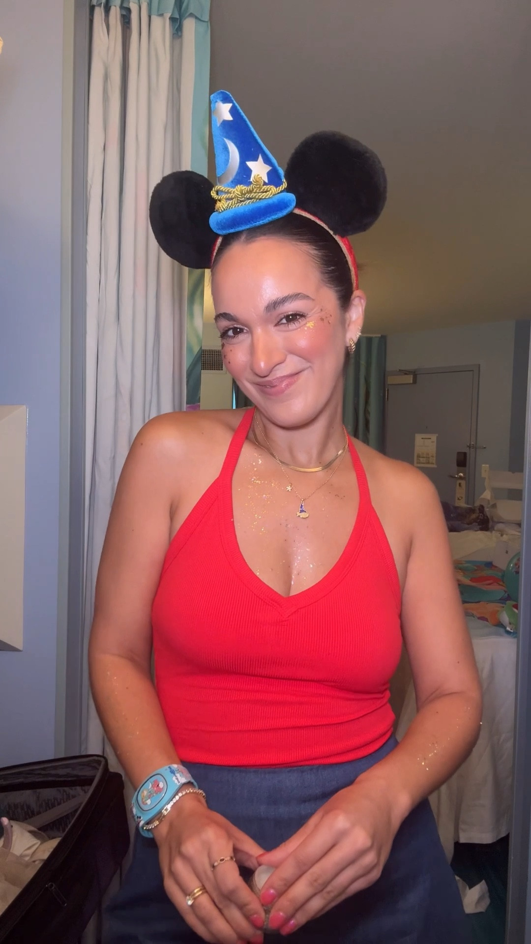 Adding some Disney sparkle to my look ✨
Disney outfit 
Disney mom 
Cool Disney outfit 
