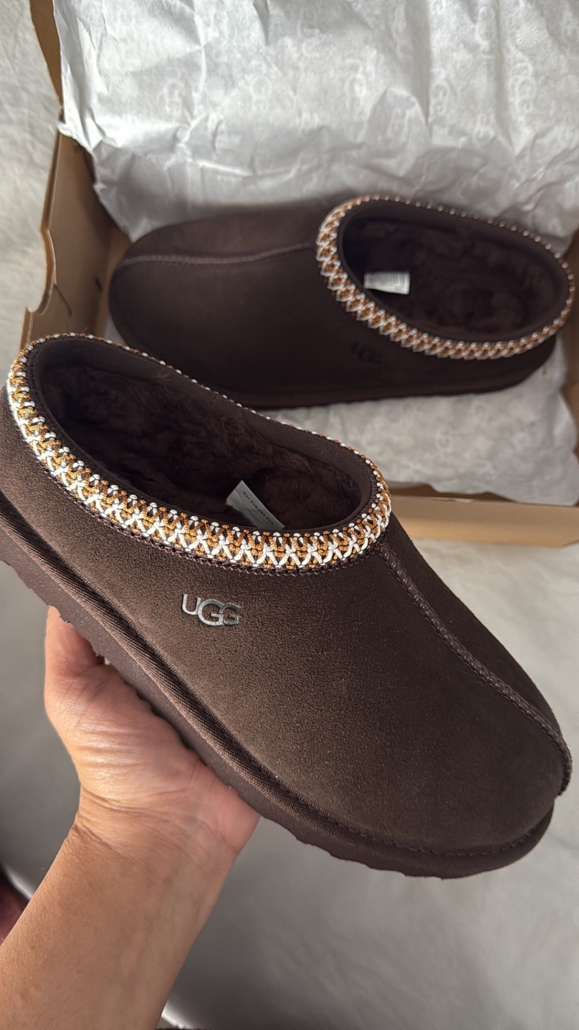 Ugg Tasman dusted cocoa 🍫

#LTKautumn #LTKstyletip #LTKwinter