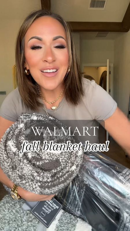 Walmart Fall Blanket Haul! 🖤🤎

cant believe these blankets are all under $30 🫶🏼

saved in my LTK!

#walmartfinds #walmarthomedecor #walmarthome #walmartblanket #fallmusthaves

#LTKHoliday #LTKhome #LTKfindsunder50
