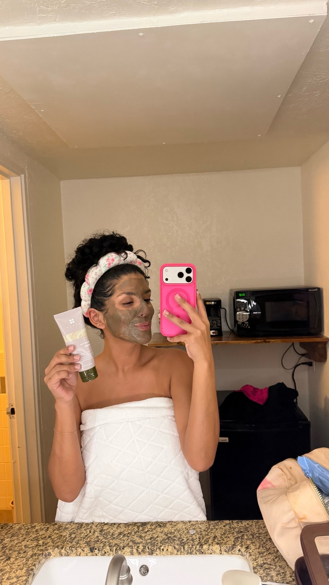 ✨ this mask has officially earned a spot in my self-care routine

Whenever my skin feels dull or needs a reset, this is one of the first things I reach for. Leaves my skin feeling refreshed, smooth, and looking so much better after.

#skincareroutine #beautyfinds #selfcareessentials #glowingskin #amazonbeauty #skincarefavorites #beautytips #selfcaremoment #skincareobsessed #beautyfindsamazon

#LTKdayinmylife #LTKmorningroutine #LTKselfcare