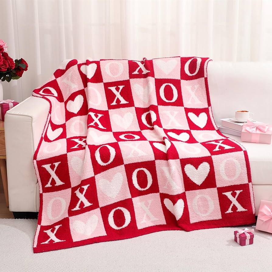 Buryeah Valentine's Day Knit Throw Blanket, 50 x 60 Inch Heart Red Pink White Reversible Knitted ... | Amazon (US)