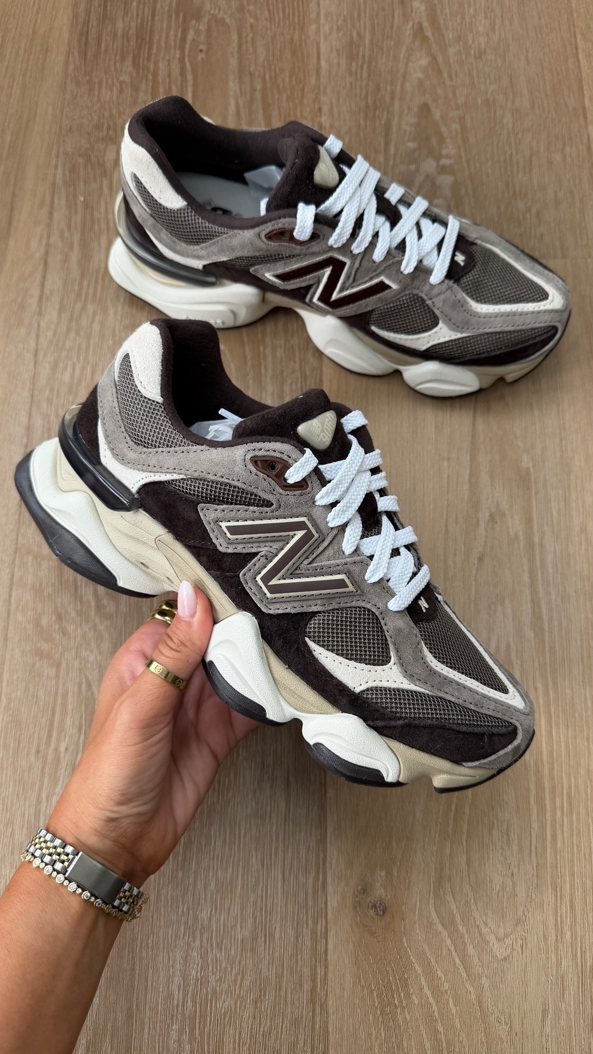New balance 9060 brown. Size down 1/2 size! Xx

#LTKSeasonal #LTKootd #LTKActive