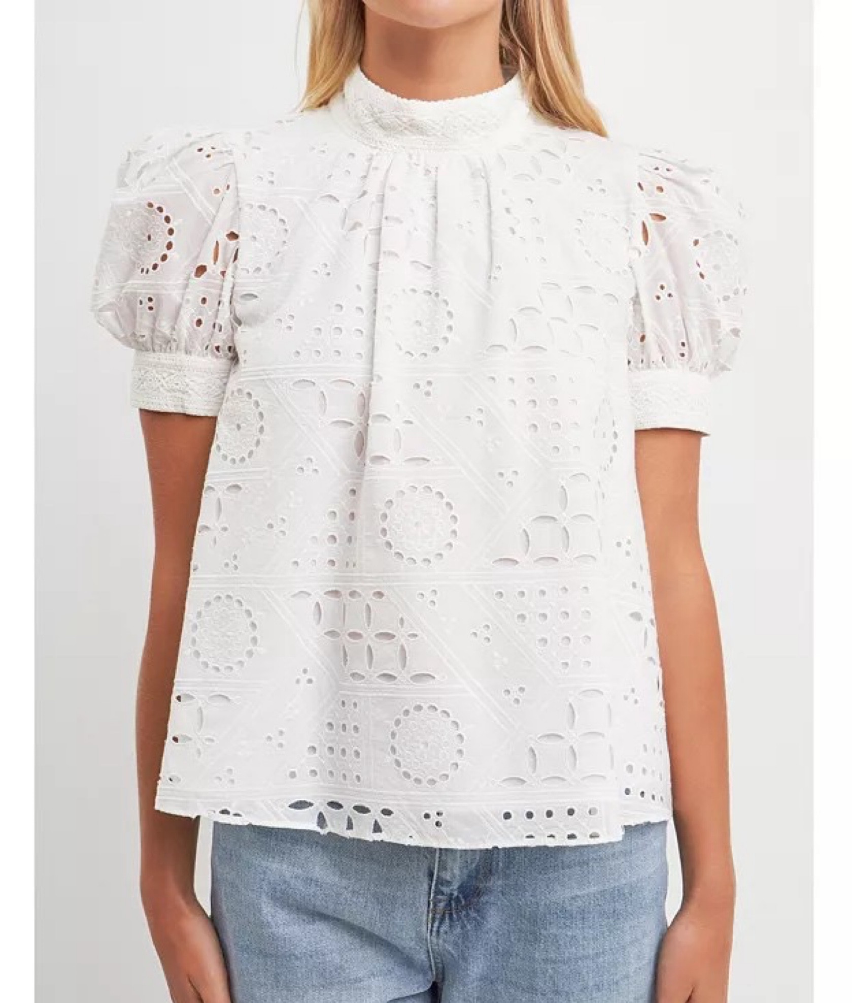 English Factory ~ Broderie Anglaise Puff Sleeve Top

white top | spring tops | spring outfits | summer tops 


#LTKSeasonal #LTKstyletip #LTKtravel