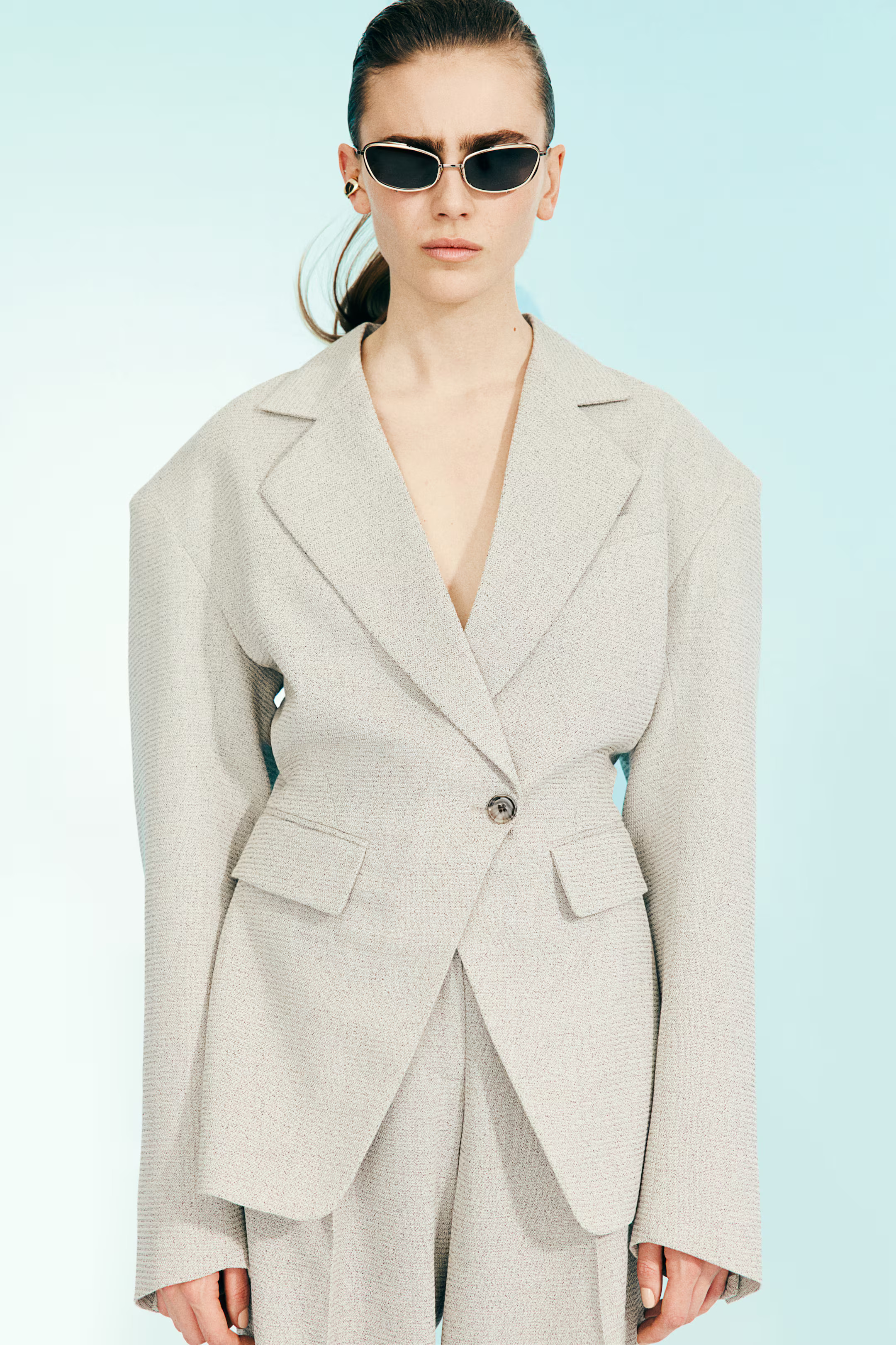 Wool-blend wide-shoulder blazer | H&M (UK, MY, IN, SG, PH, TW, HK)