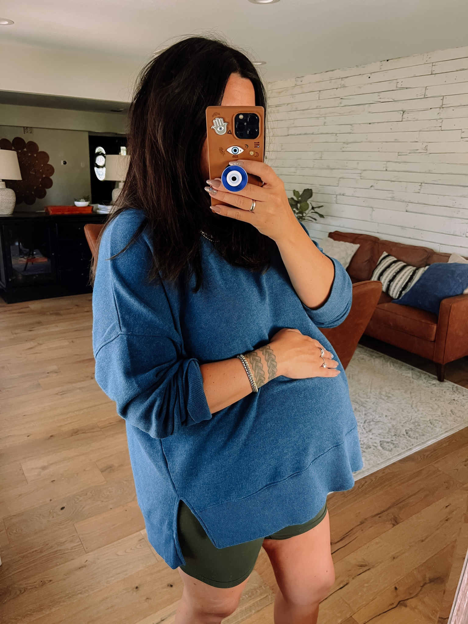 Walmart lightweight sweatshirts: (XXL)
They don’t run oversized or long so I size up 2!



#LTKstyletip #LTKunder100 #LTKunder50