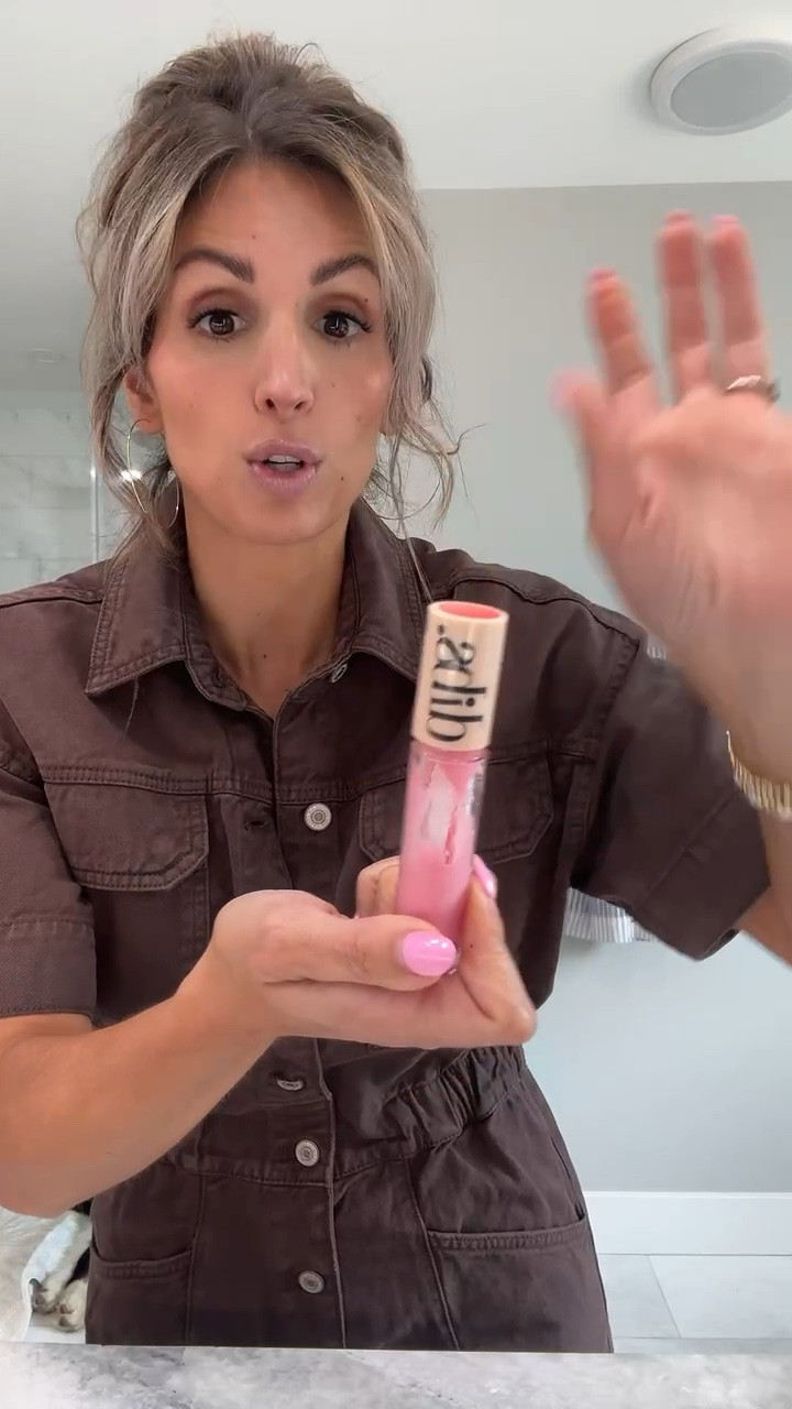 You can tell how much I love this lip gloss from Dibs!! It’s so good! In the color Italian Soda!! 

spring sale, dibs, dibs beauty, lipgloss, lip combo, makeup, makeup routine 

#LTKBeauty #LTKSpringSale #LTKWatchNow