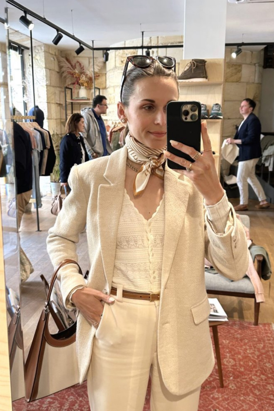 outfit crème top en dentelle veste blazer crème pantalon cintré foulard sac crème 

#LTKfit #LTKeurope #LTKstyletip