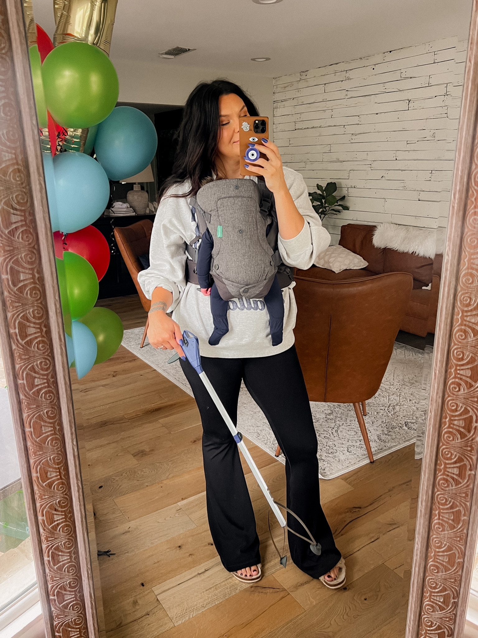 Baby wearing. Love this one because you don’t have to think about how to wrap up, ya just click and go

Sweatshirt: Large/XL
FLARE LEGGINGS: Large


#LTKfindsunder50 #LTKbaby #LTKstyletip