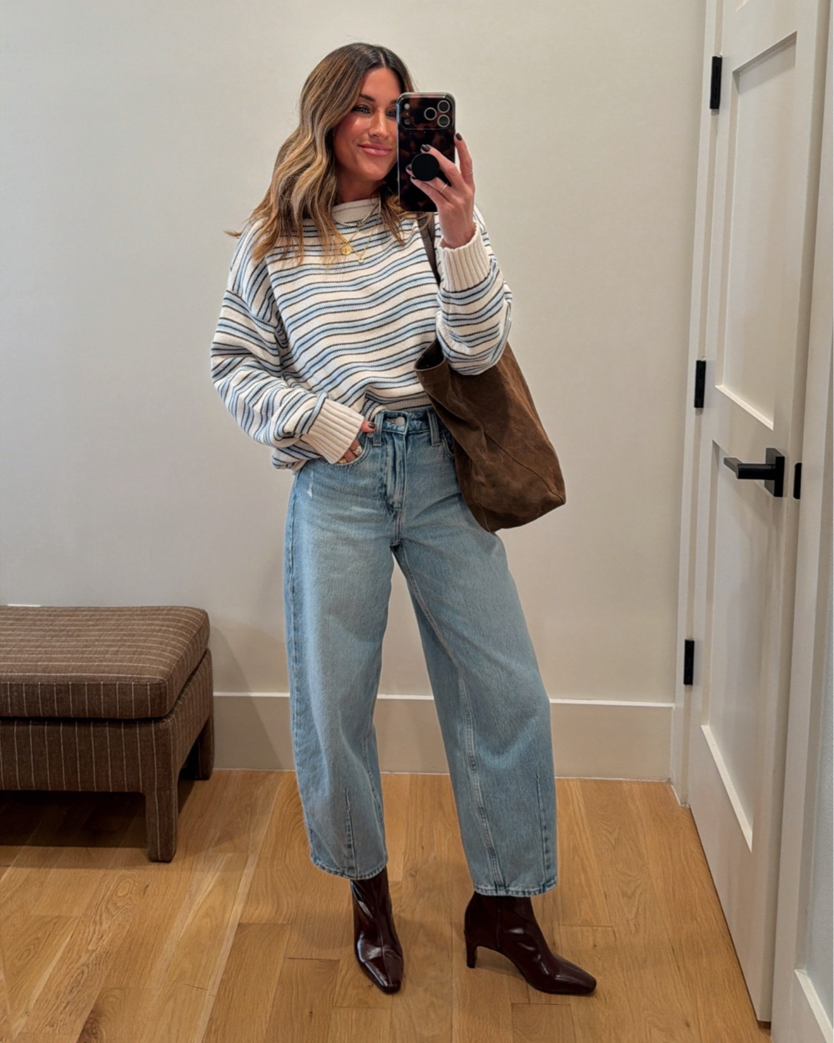 So cute! Wearing size small. 
Fall outfit idea!
