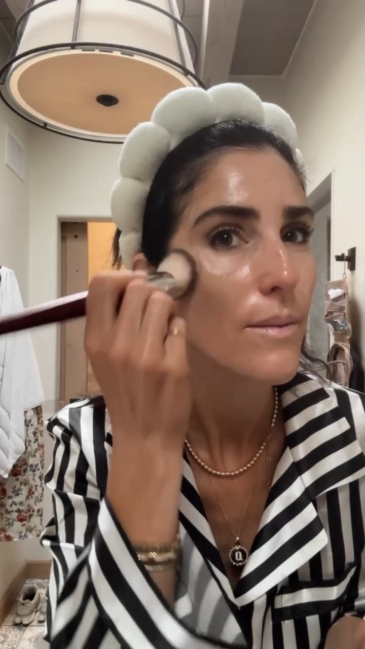 Get ready with me ✨
Foundation: neutral tan 
 #makeup #skincare #over40 #beautymusthaves #stylinbyaylin #aylin 

#LTKgrwm #LTKmomlife #LTKBeauty