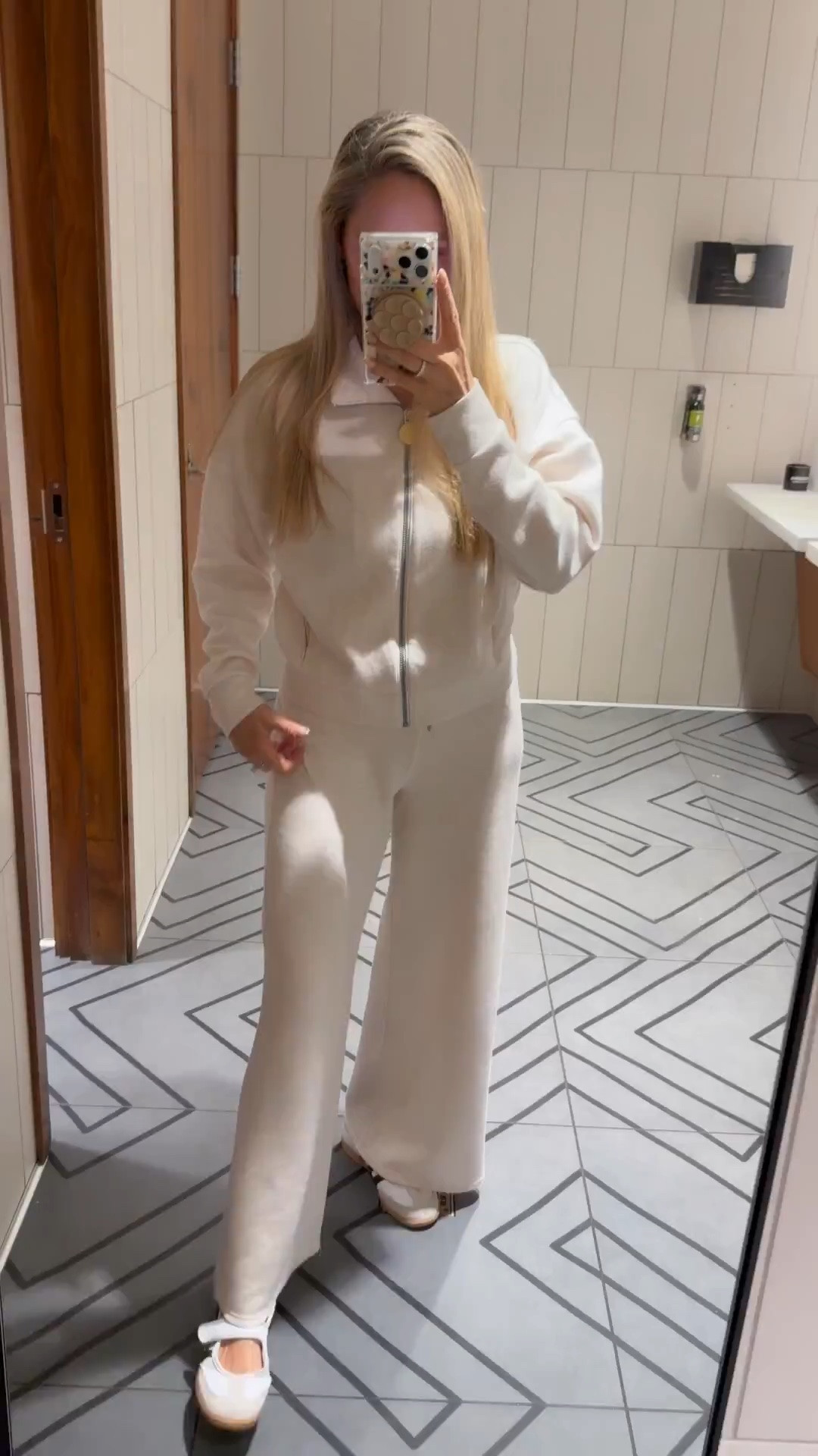 Sale alert! 🚨 extra discount on my Spanx travel outfit code: ICON20
Wearing small