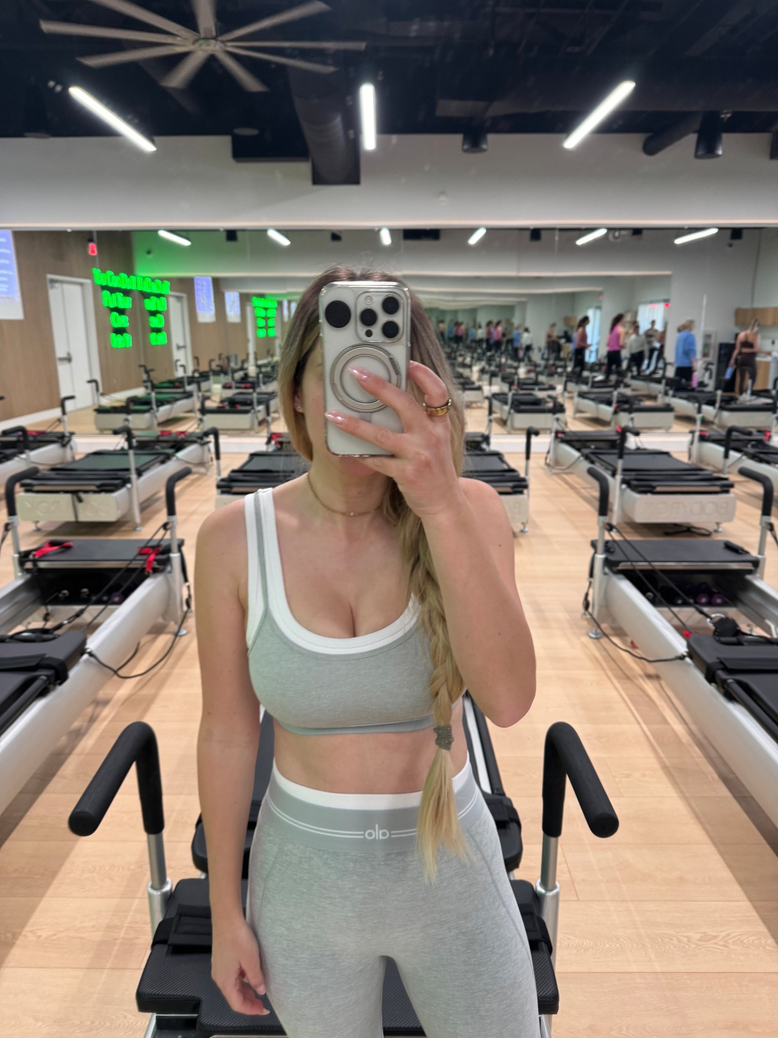 alo grey matching set 

#LTKmomlife #LTKPetite #LTKfitnessgoals