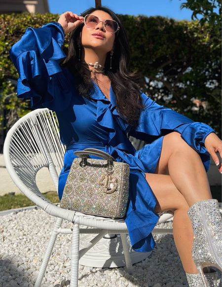 Sparkly accessories and vibrant blue dress #falllook #falloutifr 