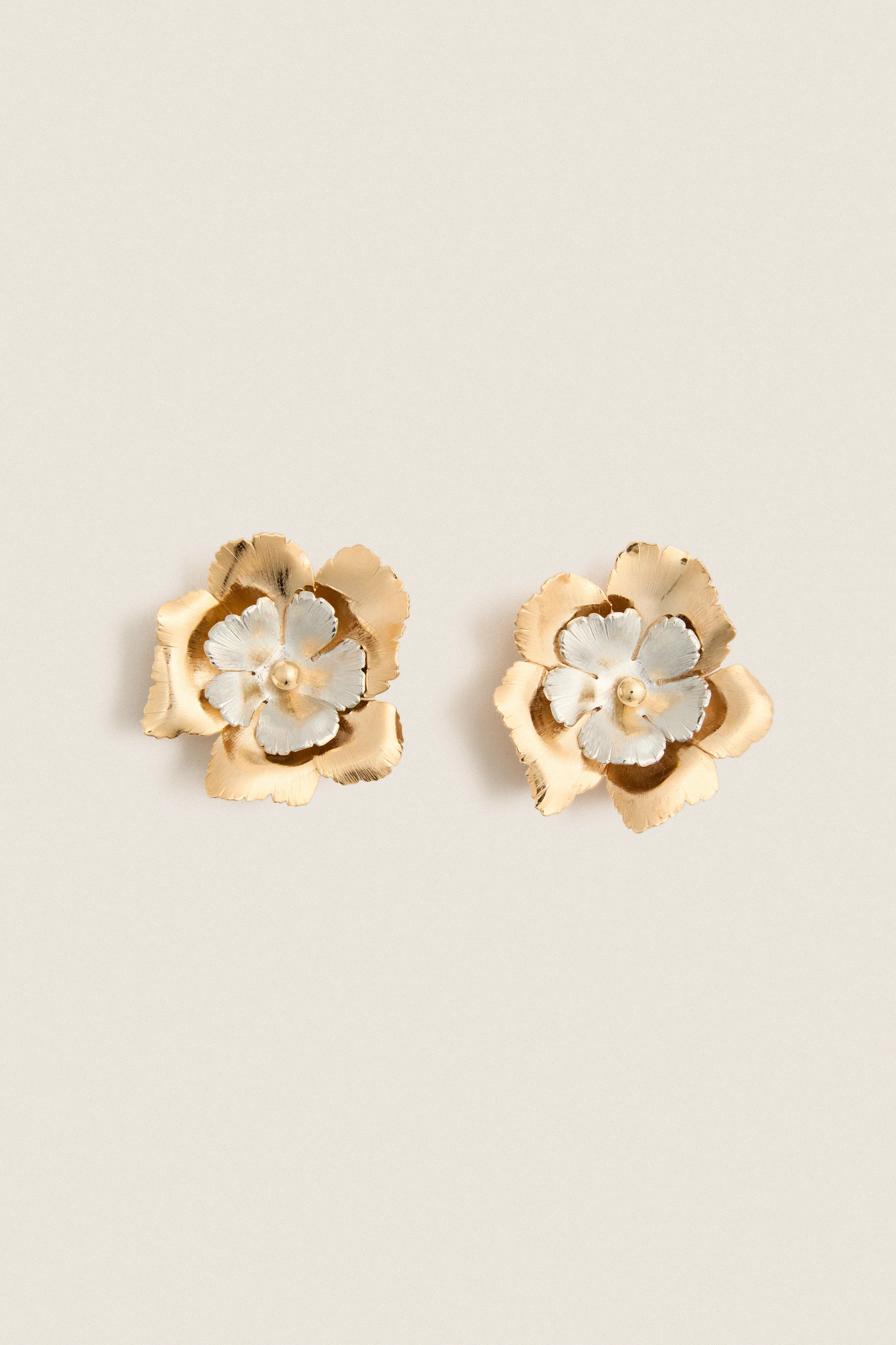 Mixed Metal Eden Floral Earrings | Tuckernuck (US)